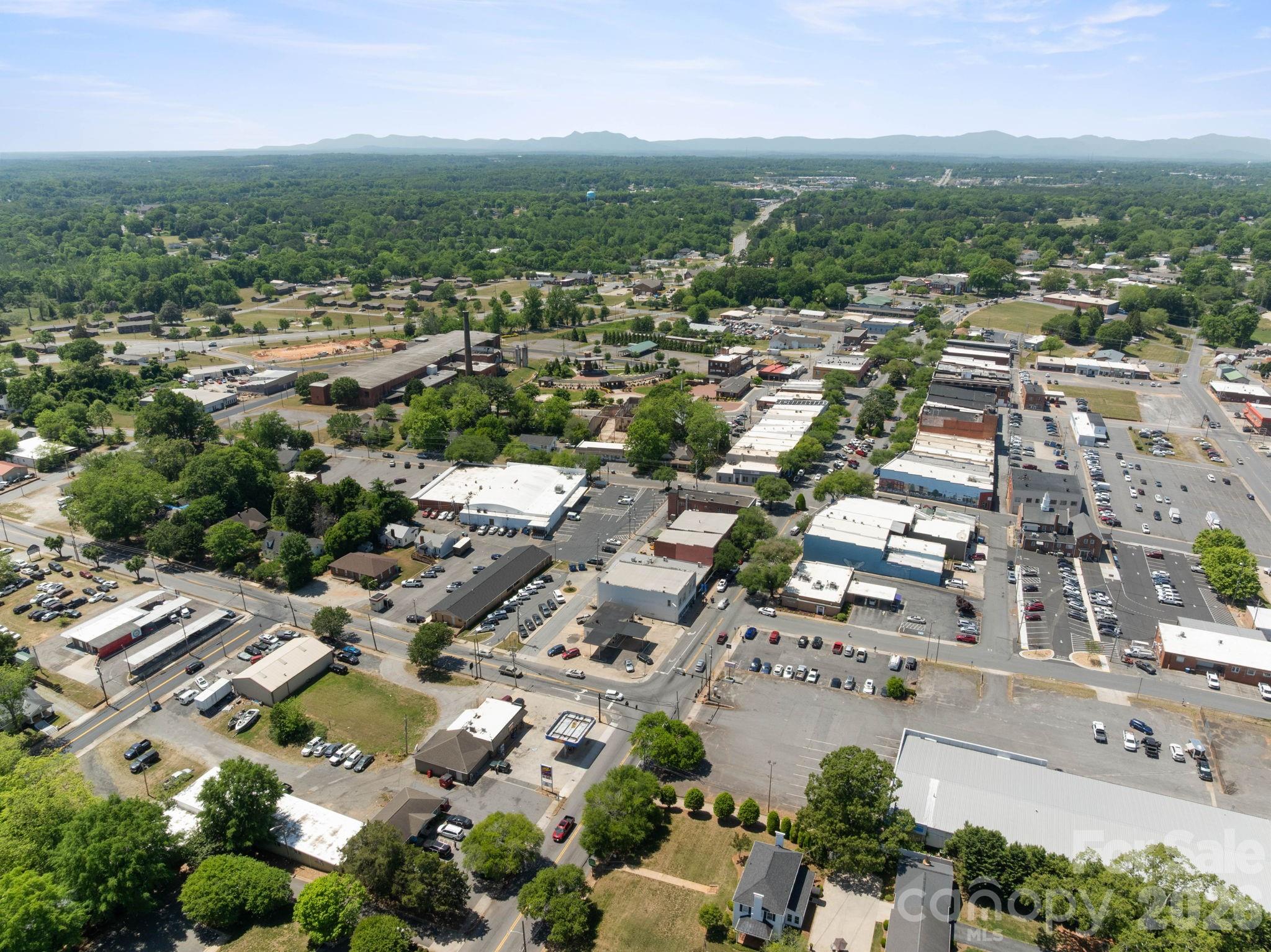 136 S Broadway Street — Forest City