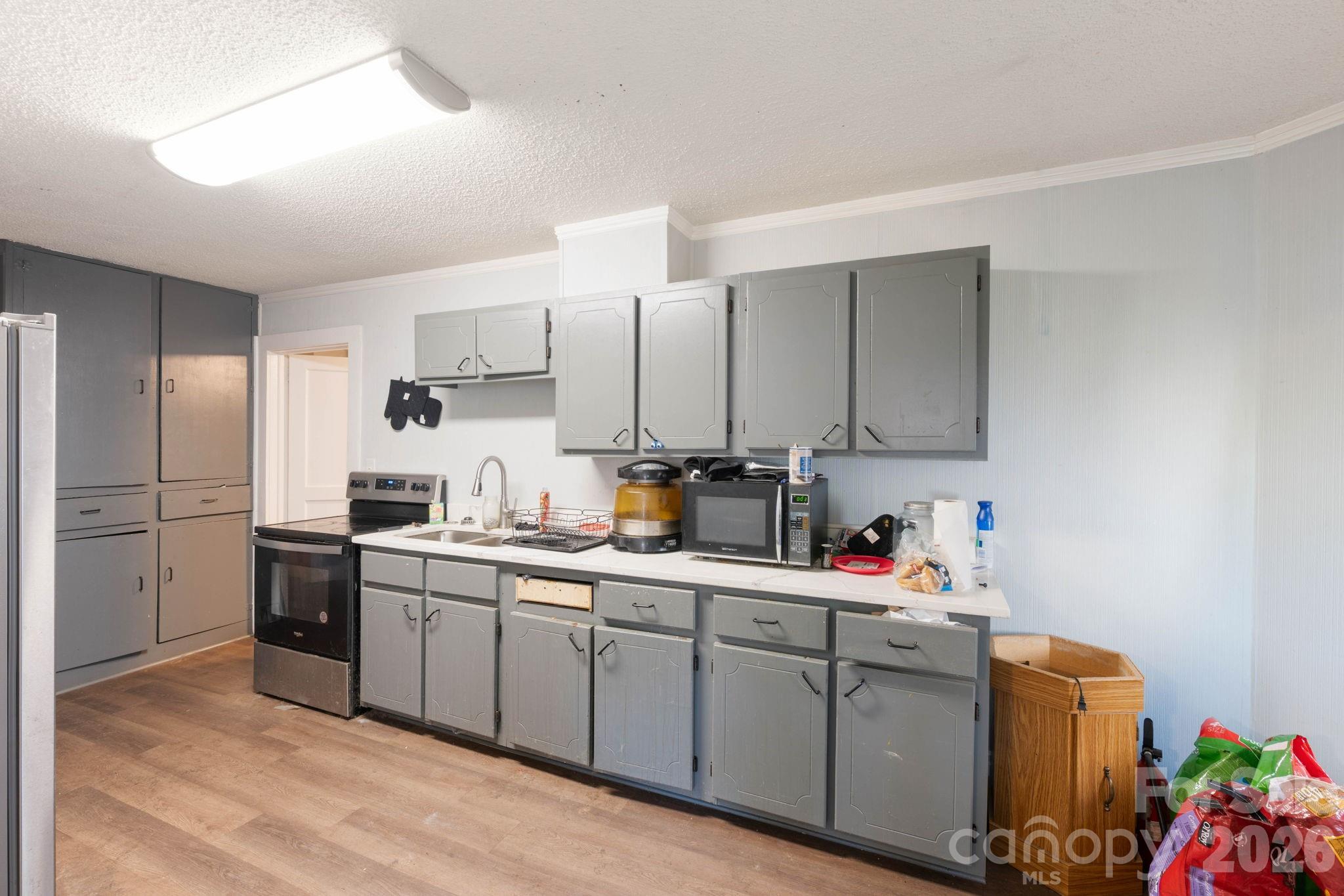 136 S Broadway Street — Forest City