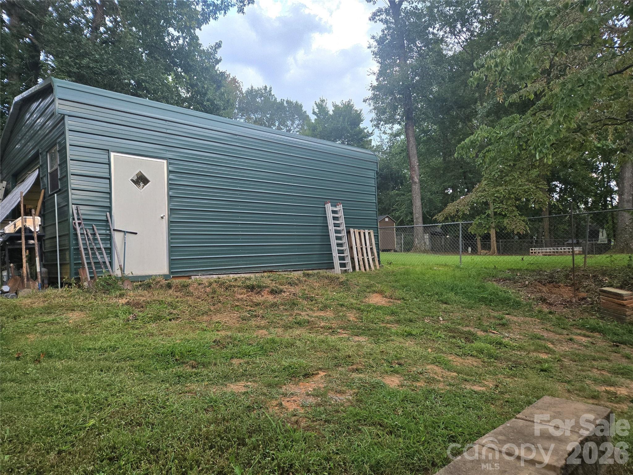 10011 Arbordale Avenue — Charlotte