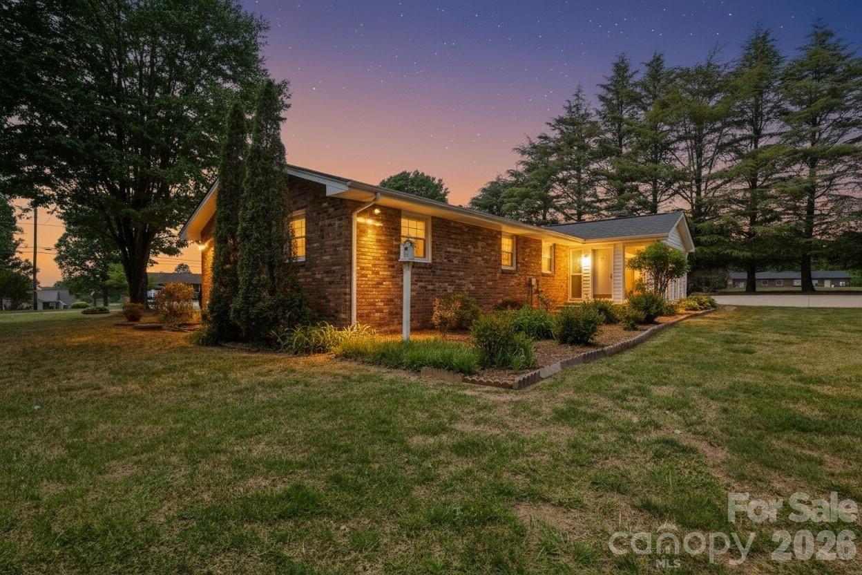 3328 Sulphur Springs Road NE — Hickory