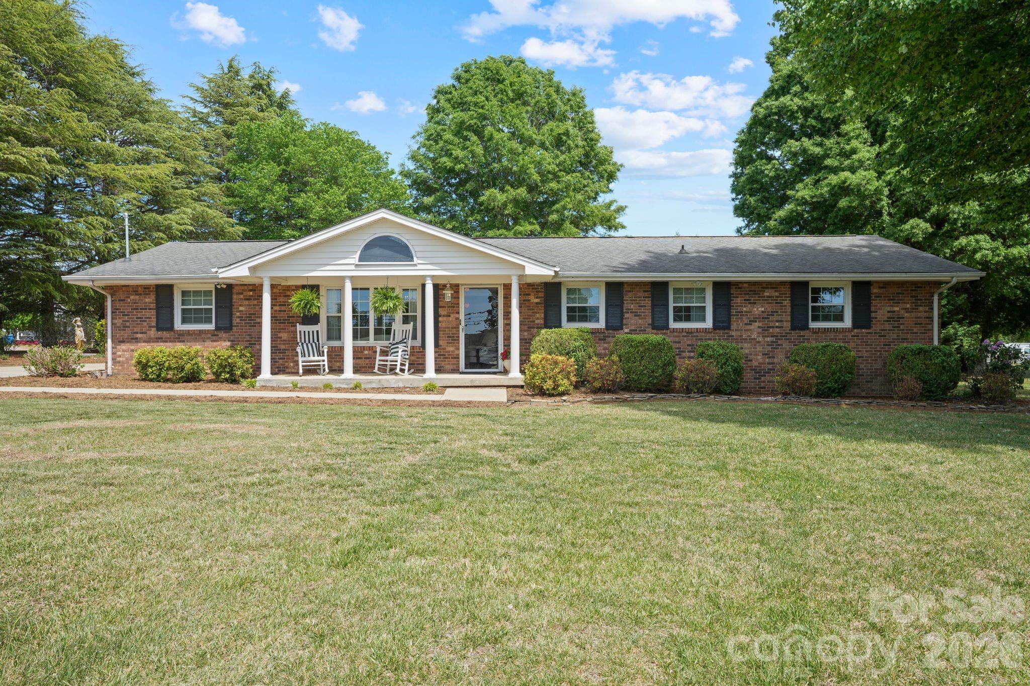 3328 Sulphur Springs Road NE — Hickory