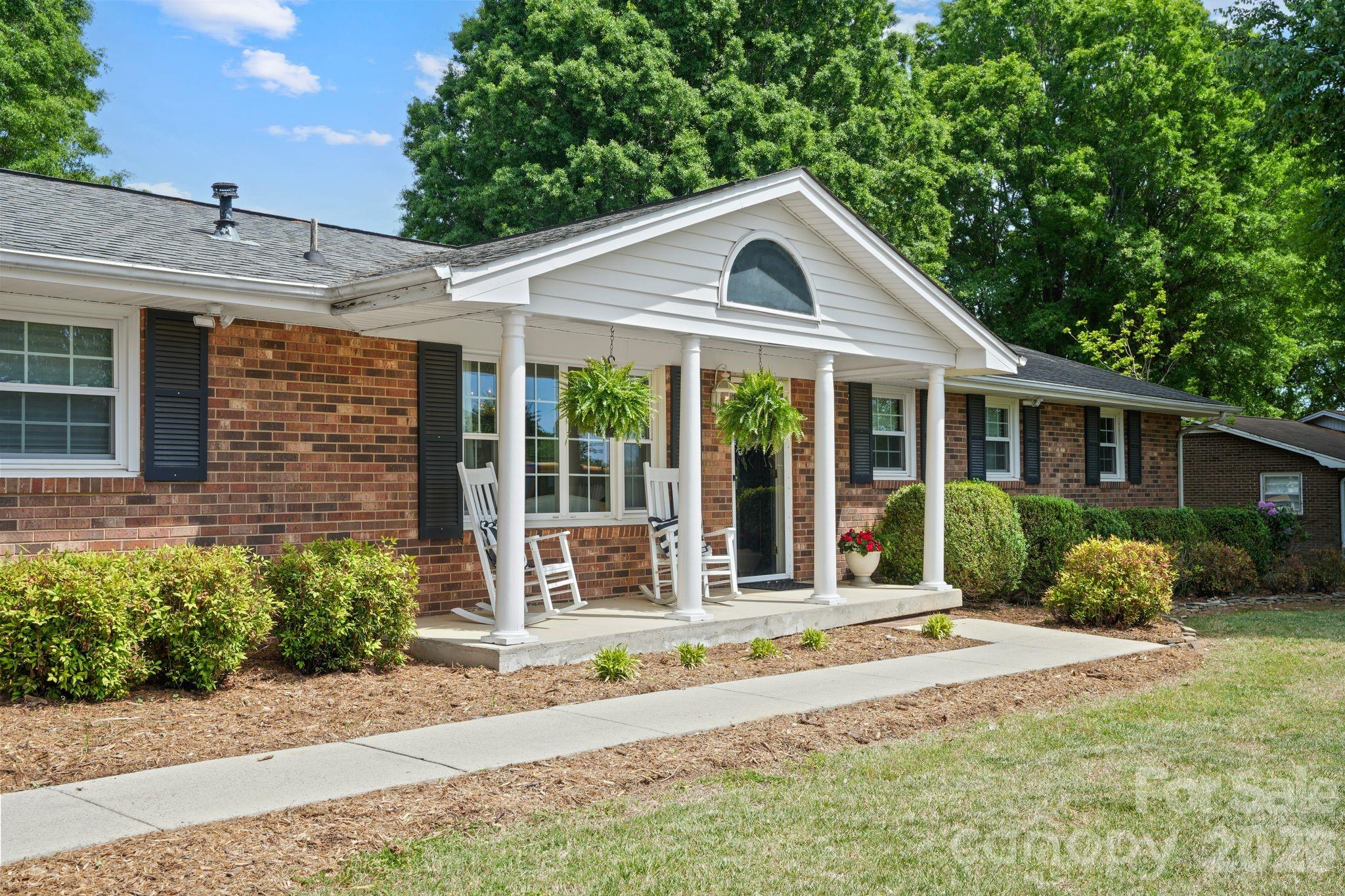 3328 Sulphur Springs Road NE — Hickory