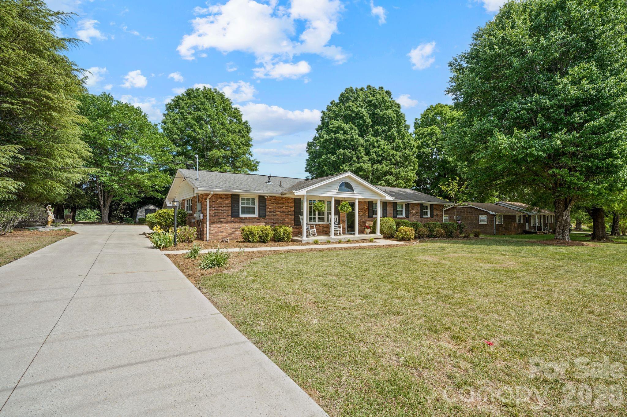 3328 Sulphur Springs Road NE — Hickory