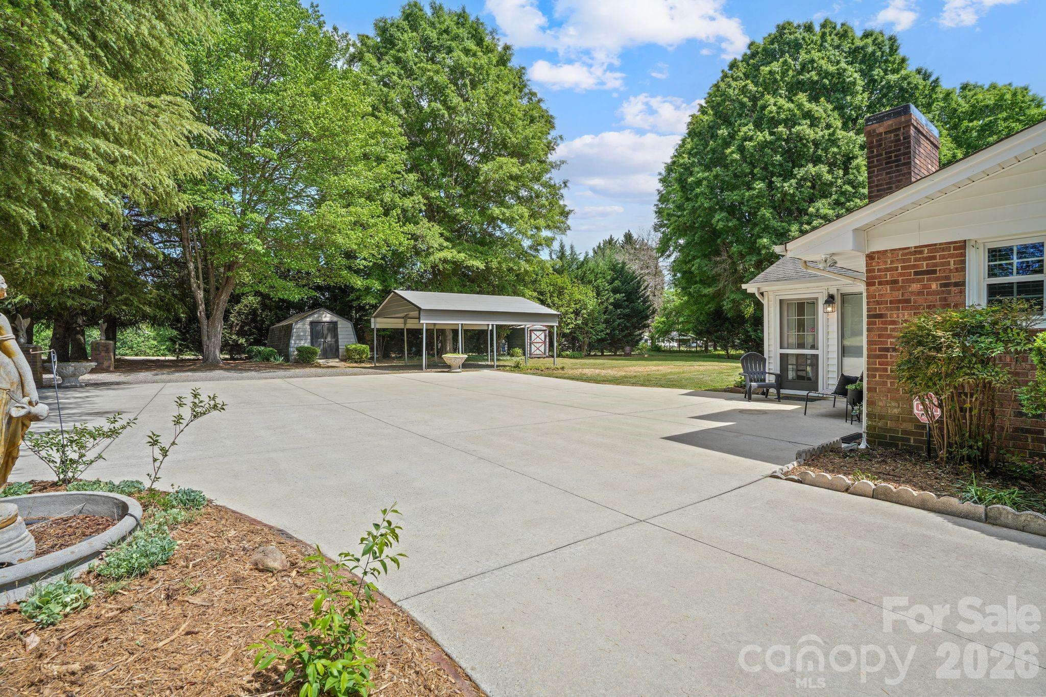 3328 Sulphur Springs Road NE — Hickory