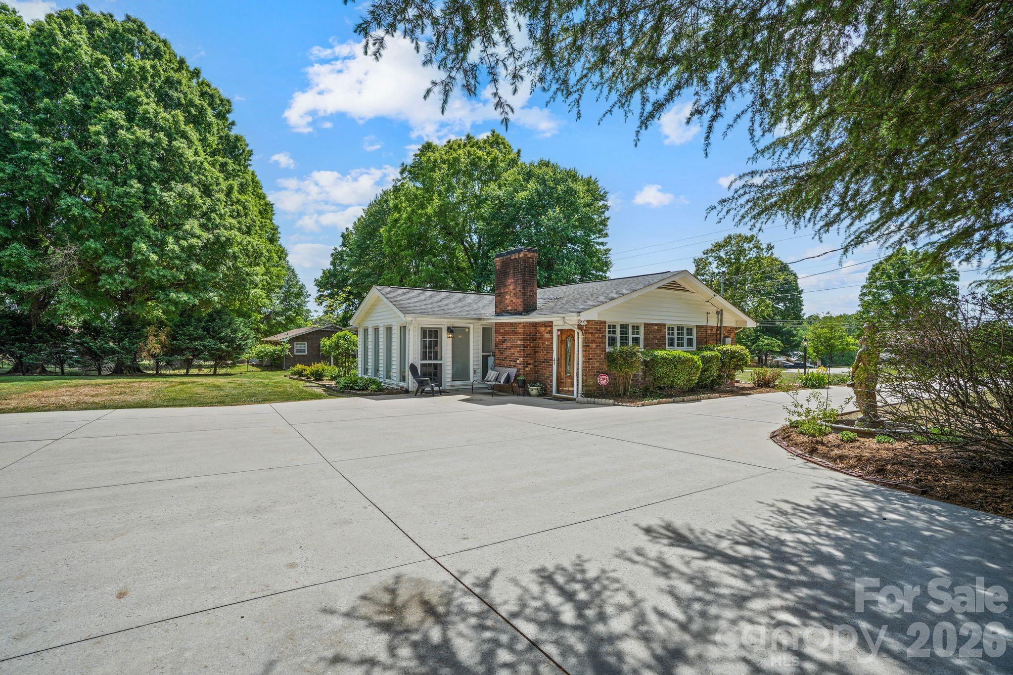 3328 Sulphur Springs Road NE — Hickory
