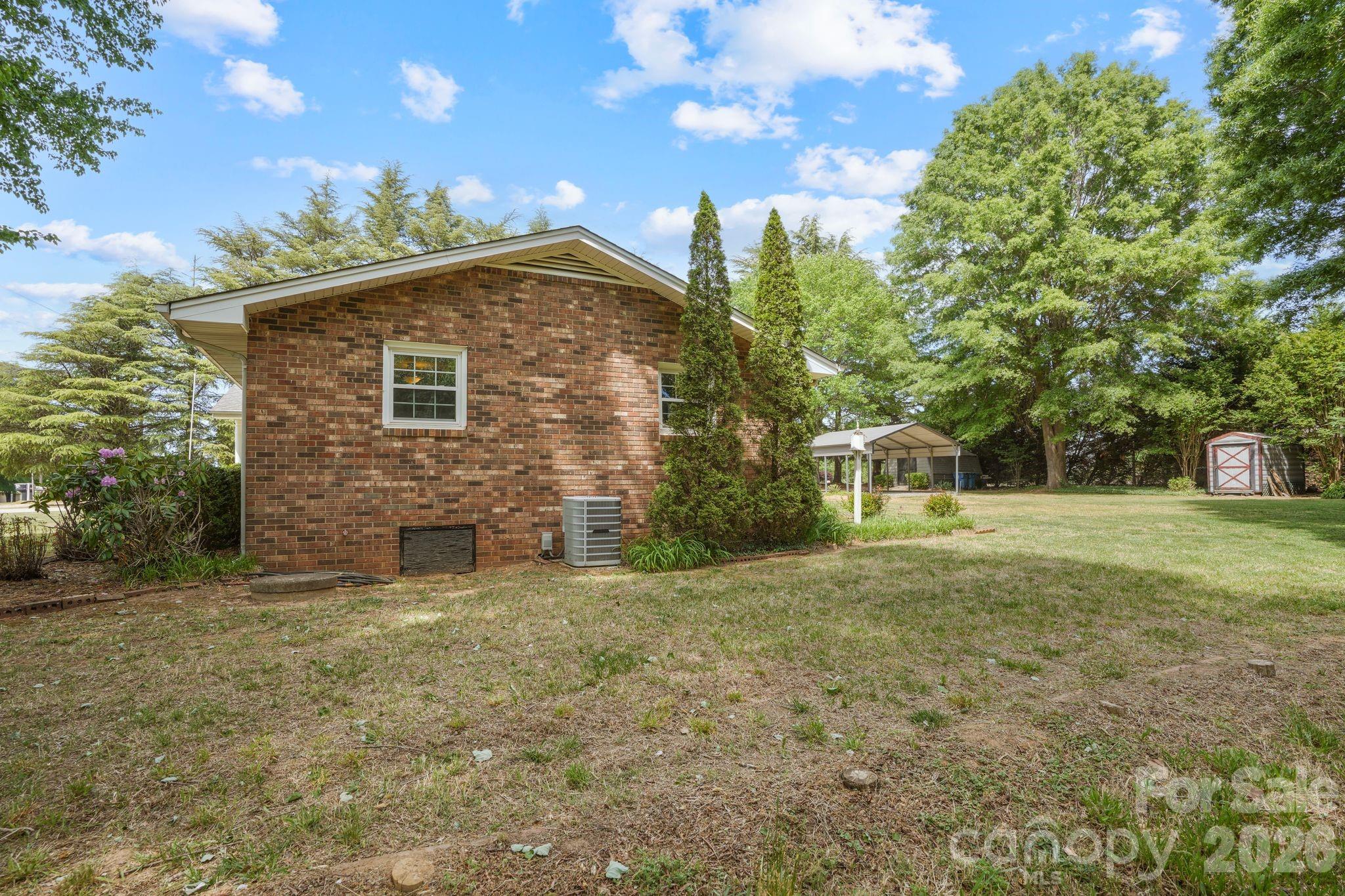 3328 Sulphur Springs Road NE — Hickory