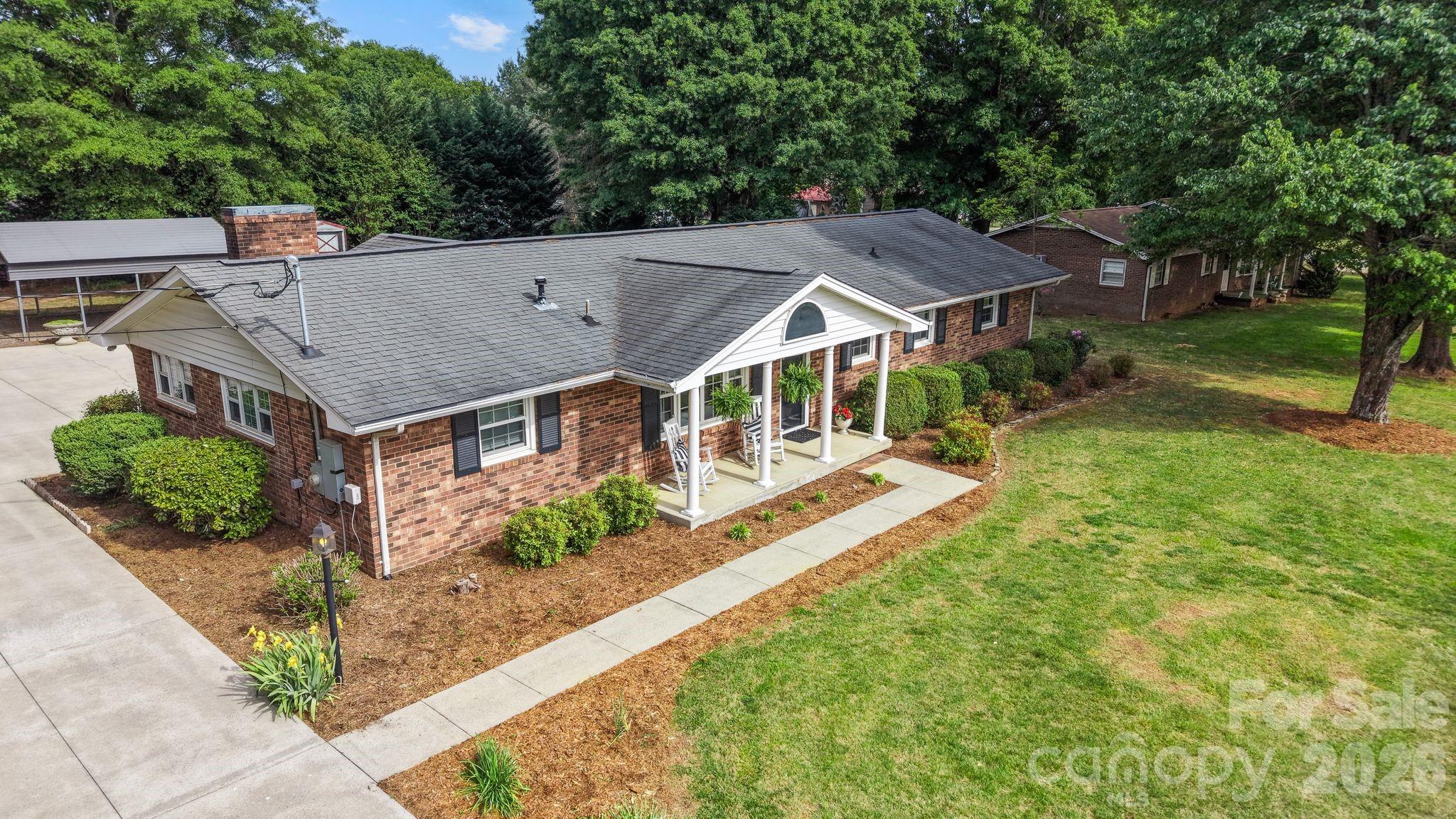 3328 Sulphur Springs Road NE — Hickory