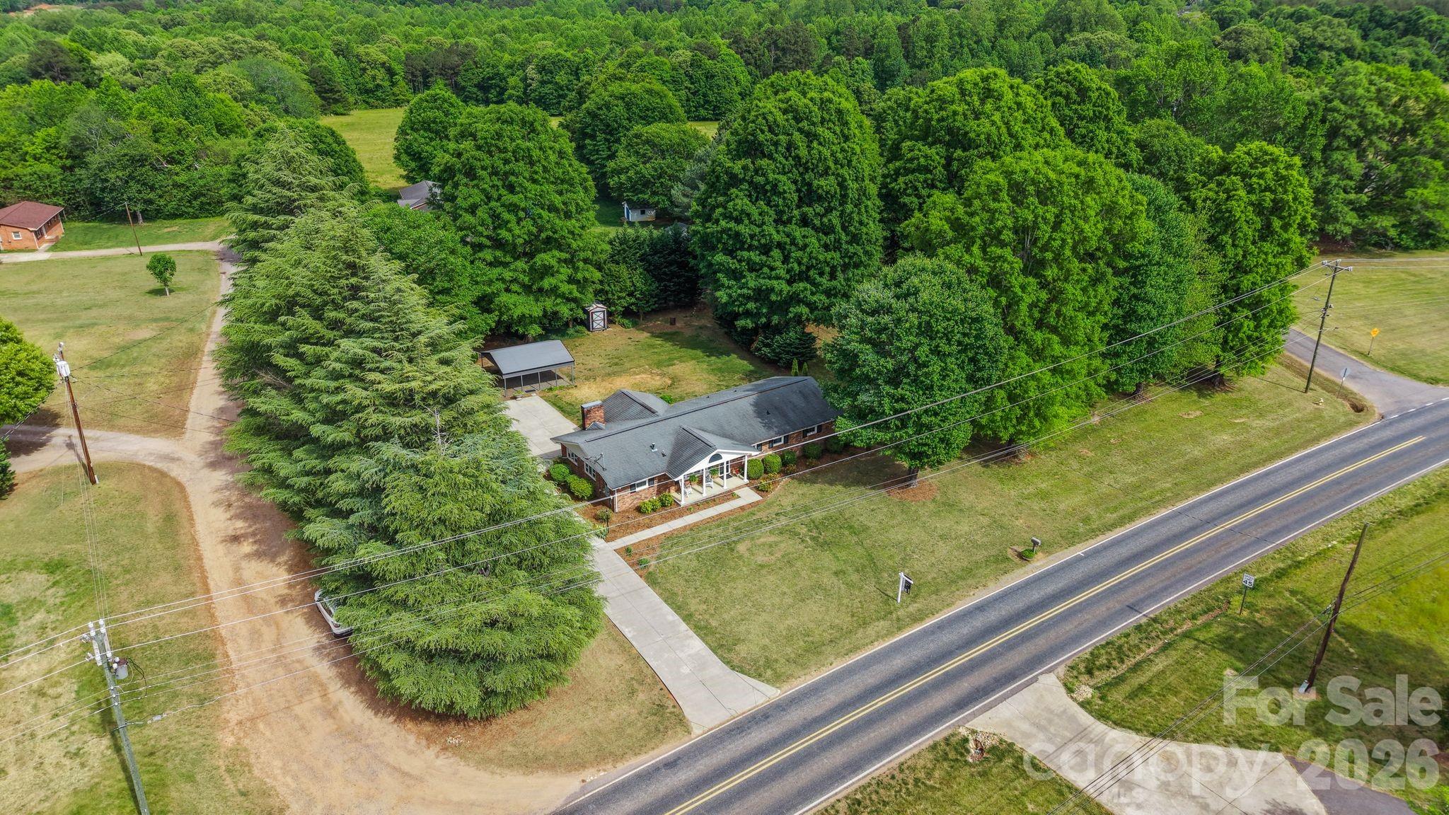 3328 Sulphur Springs Road NE — Hickory