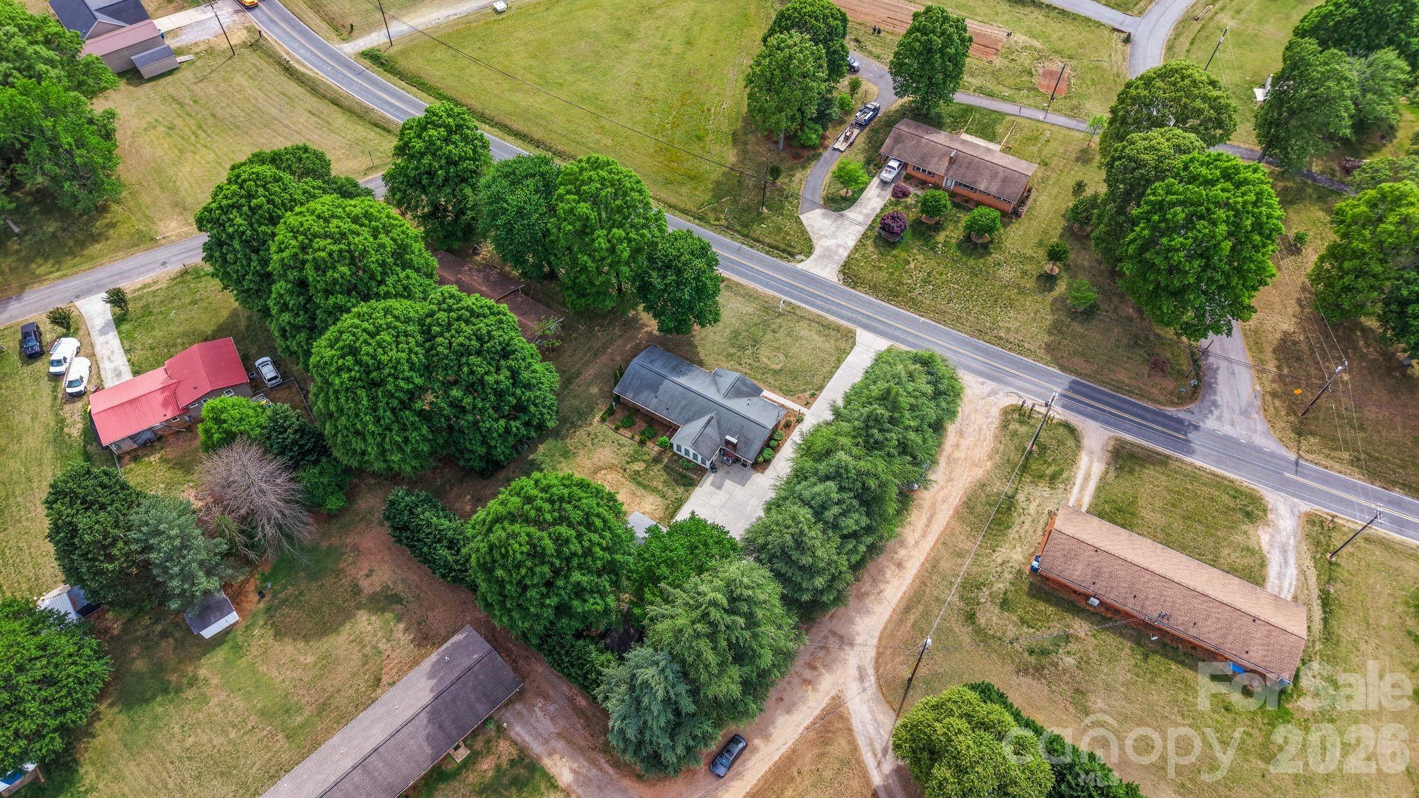 3328 Sulphur Springs Road NE — Hickory