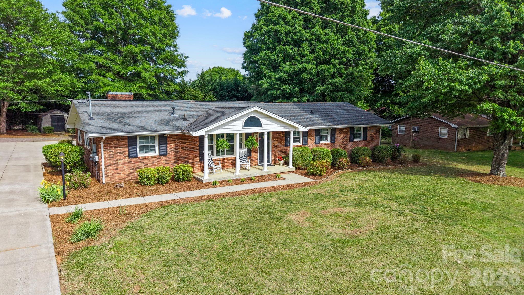 3328 Sulphur Springs Road NE — Hickory