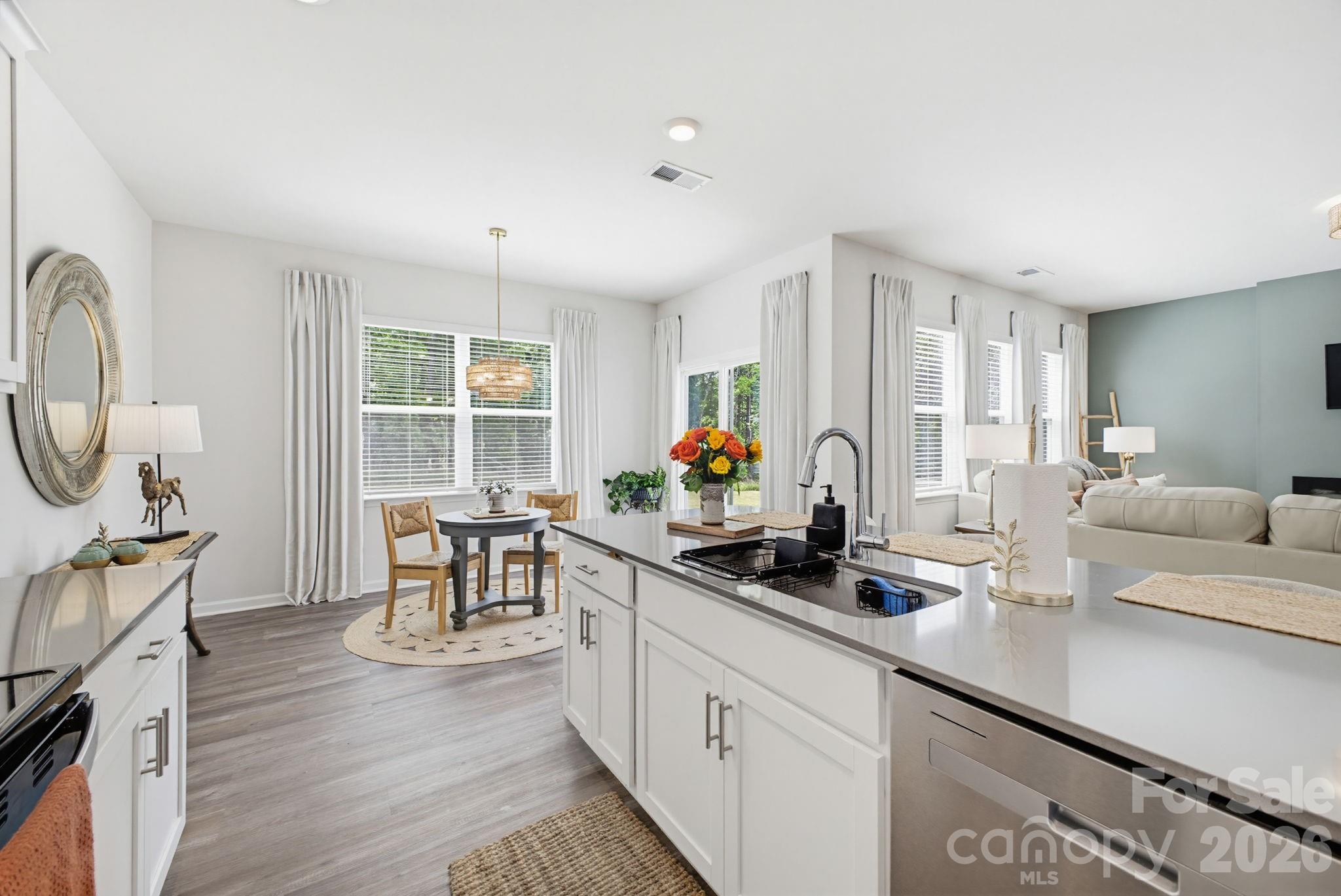 1334 37th Avenue Lane NE — Hickory