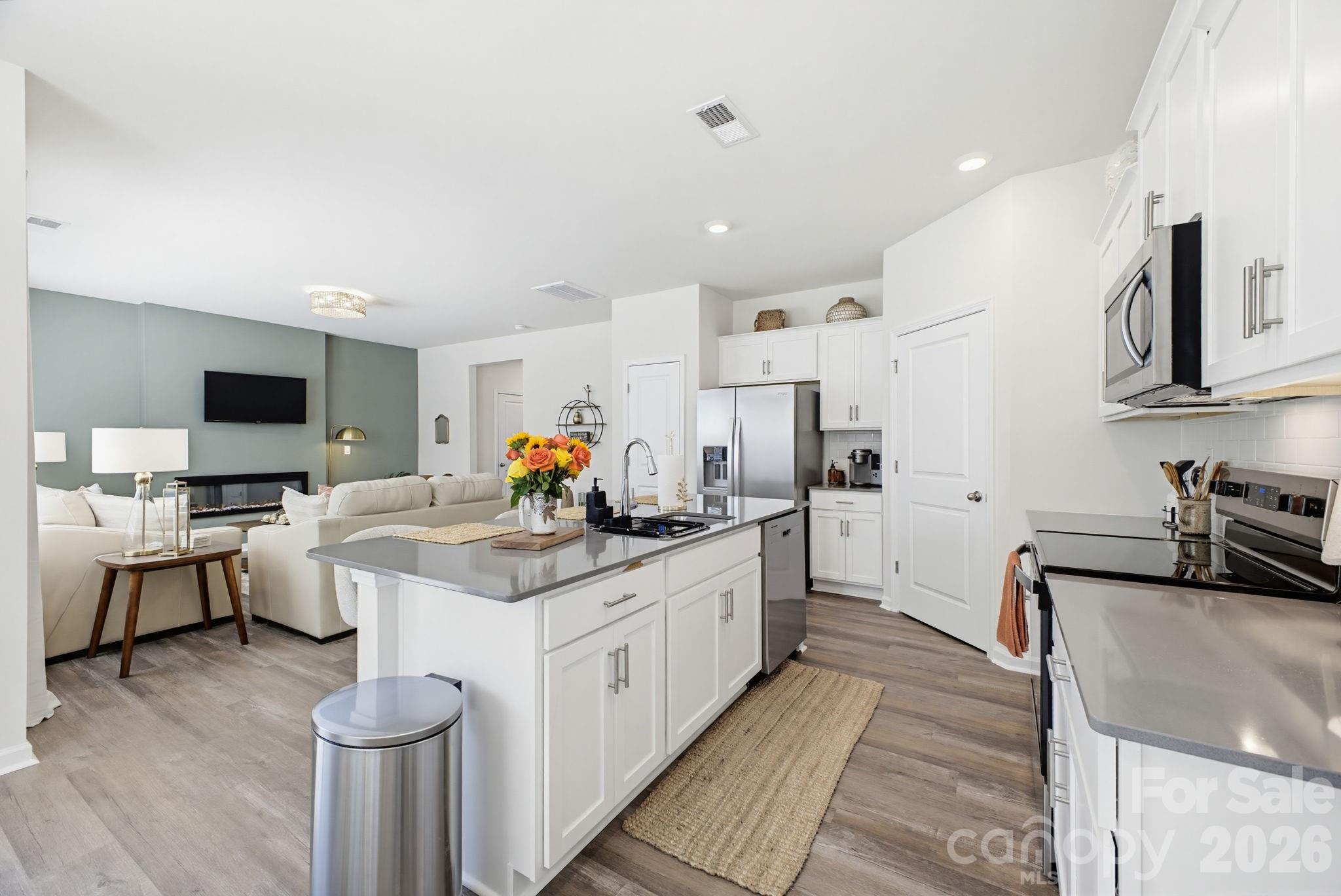 1334 37th Avenue Lane NE — Hickory