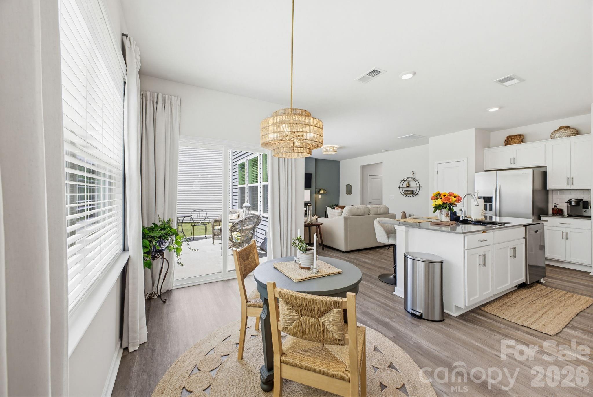 1334 37th Avenue Lane NE — Hickory