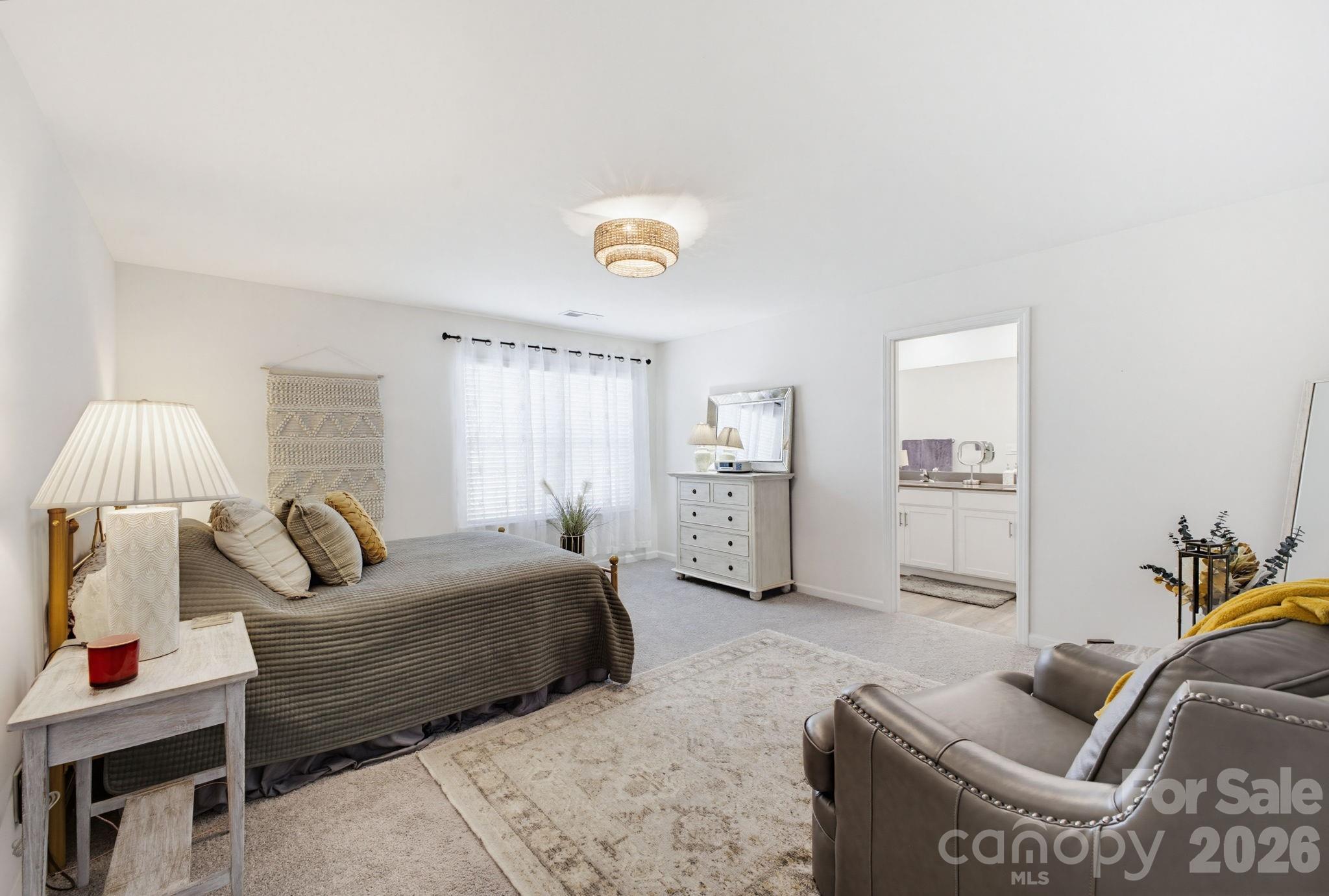 1334 37th Avenue Lane NE — Hickory