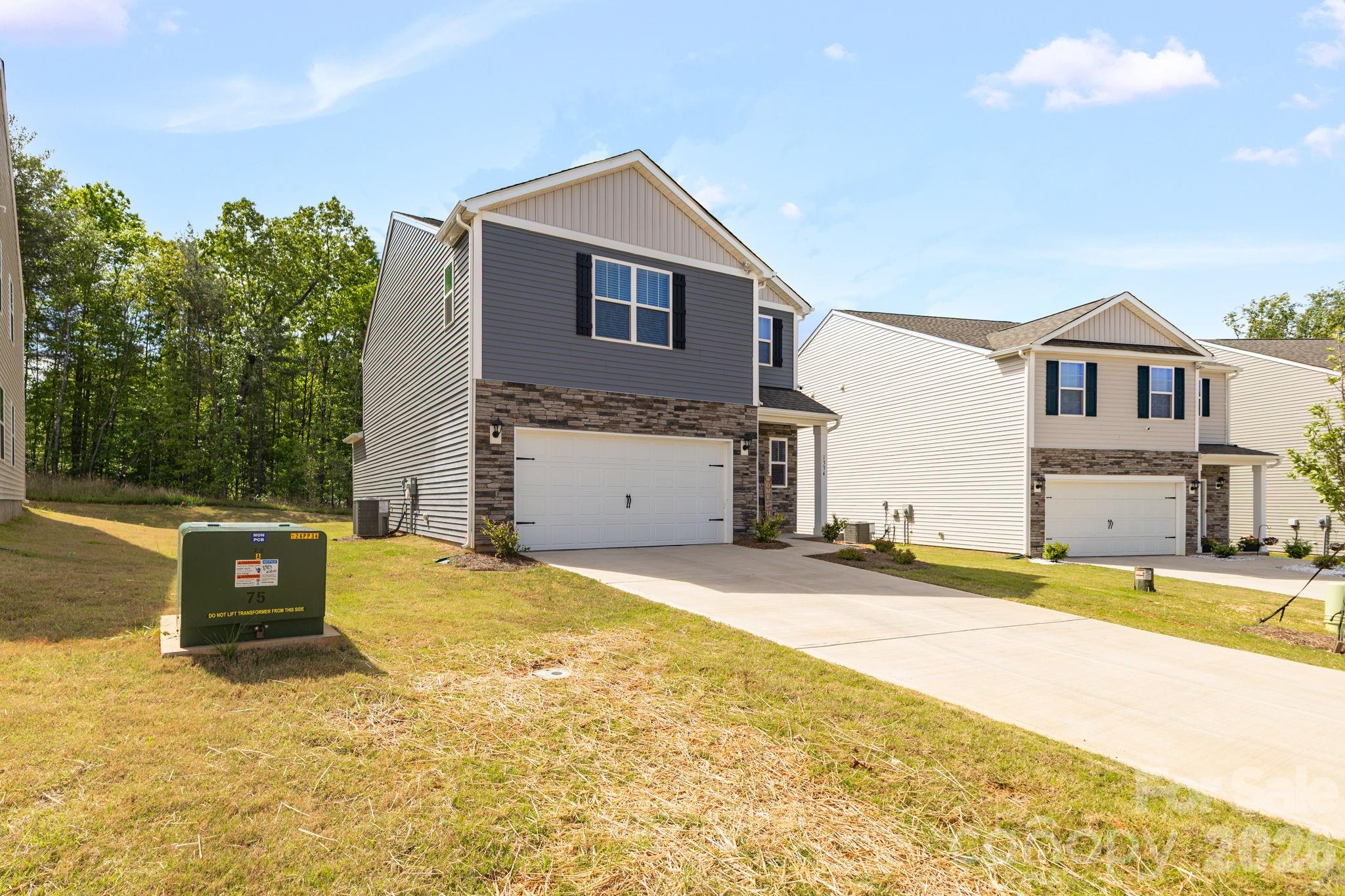 1334 37th Avenue Lane NE — Hickory