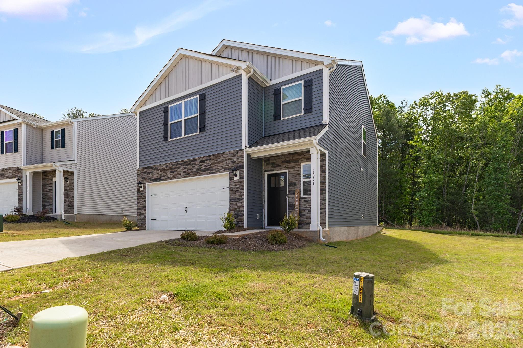1334 37th Avenue Lane NE — Hickory