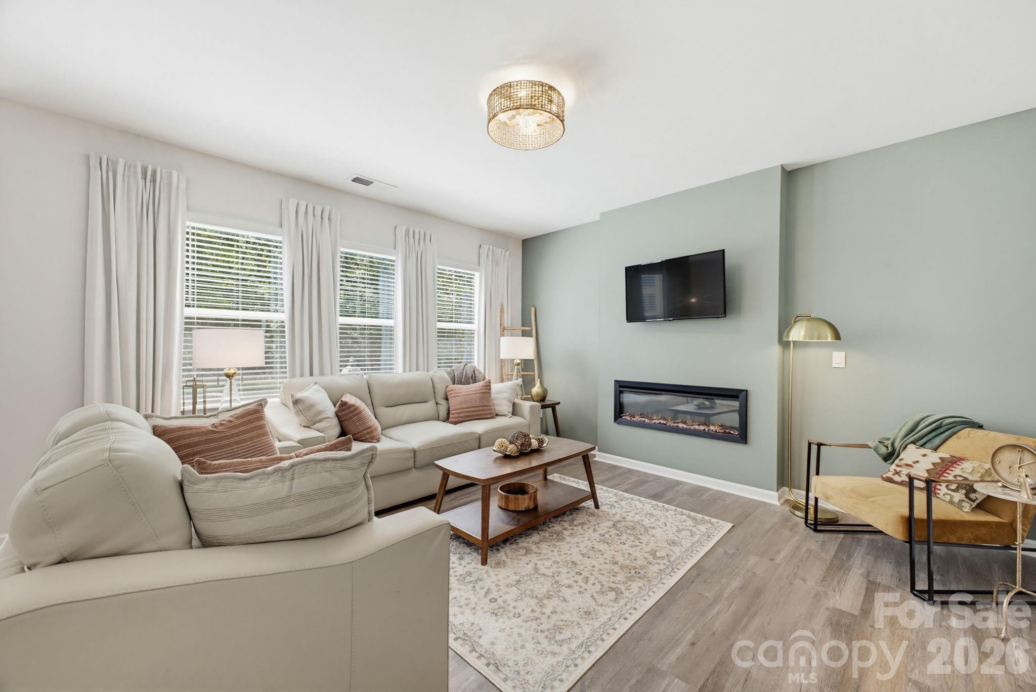 1334 37th Avenue Lane NE — Hickory