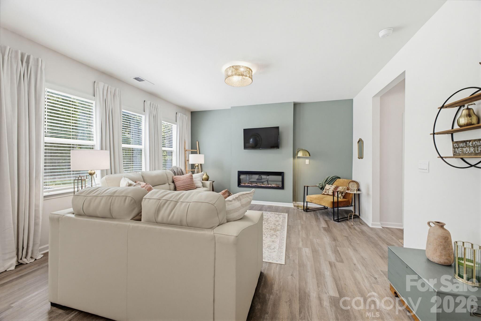 1334 37th Avenue Lane NE — Hickory