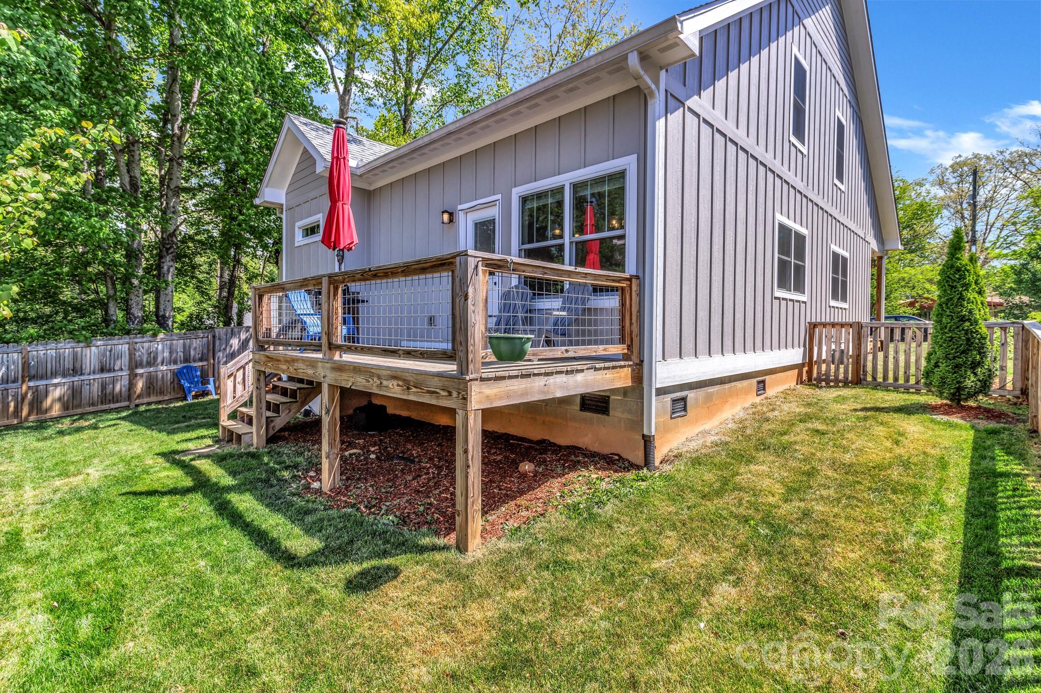 116 Craggy Street — Black Mountain