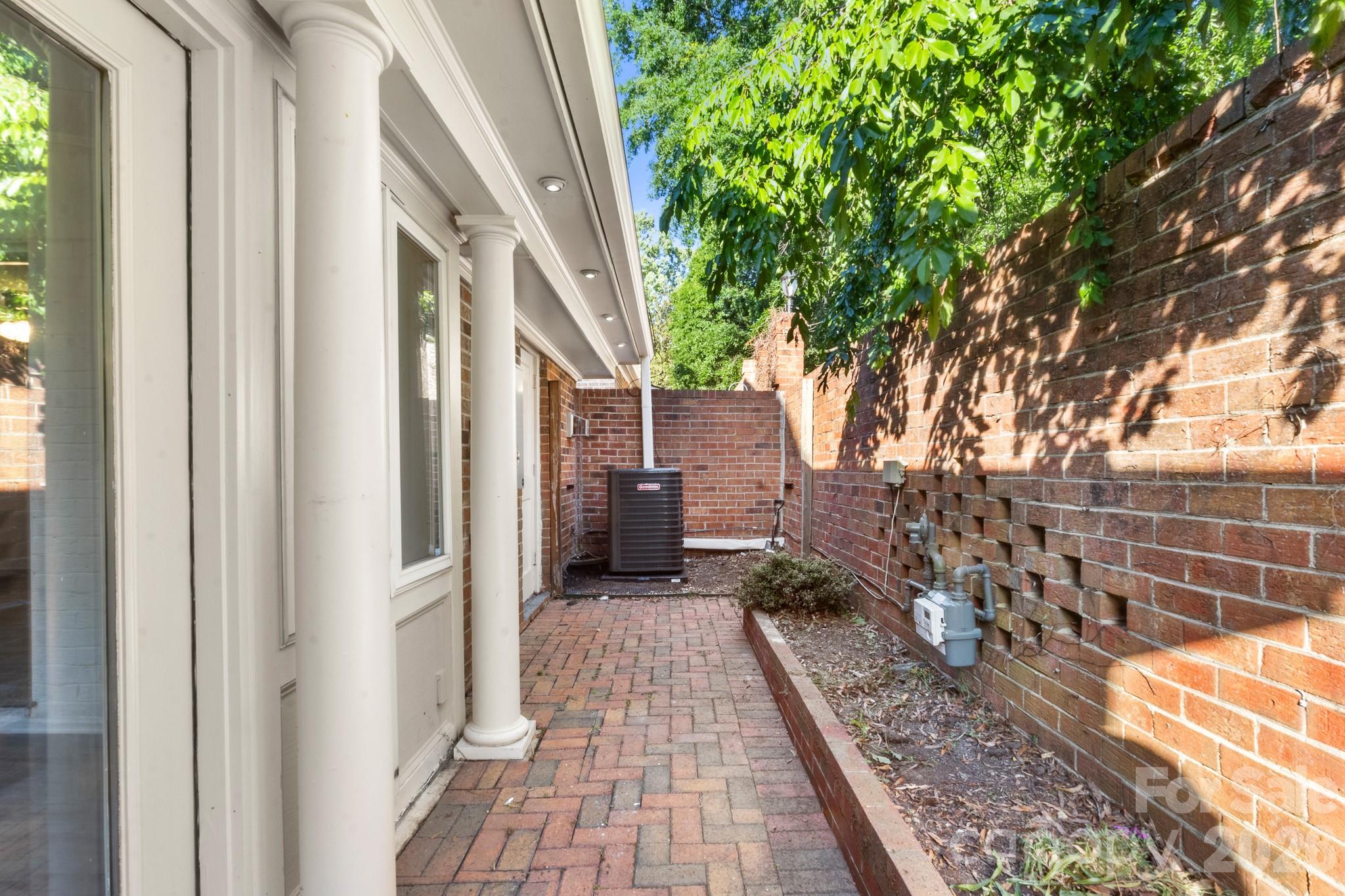 6748 Constitution Lane — Charlotte