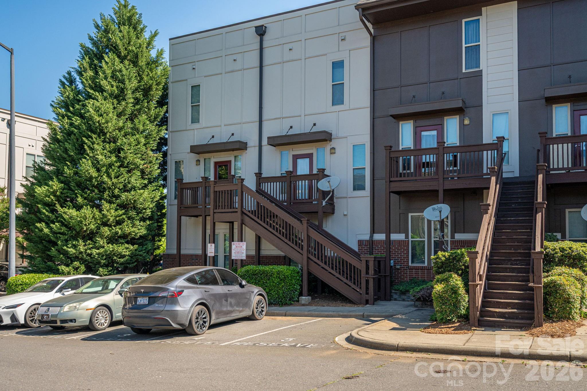 1012 Skyline View Way — Charlotte