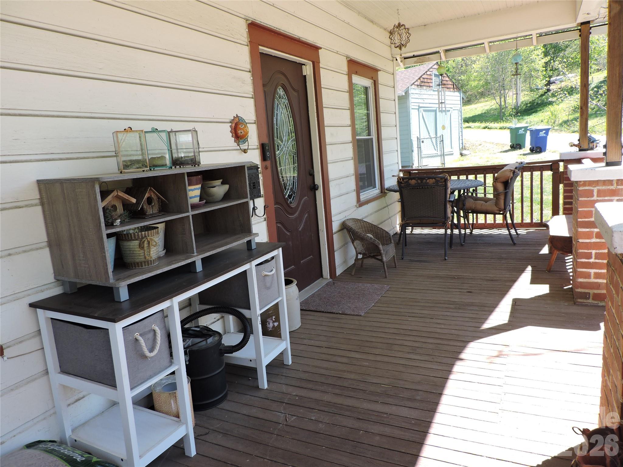 4 Carter Road — Weaverville