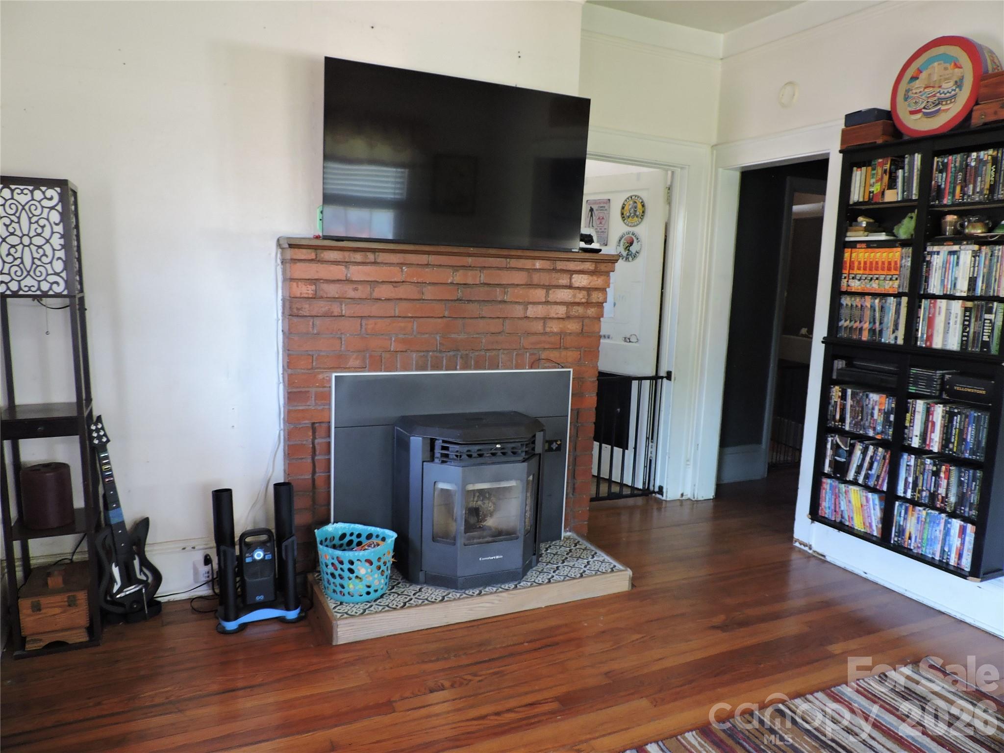 4 Carter Road — Weaverville
