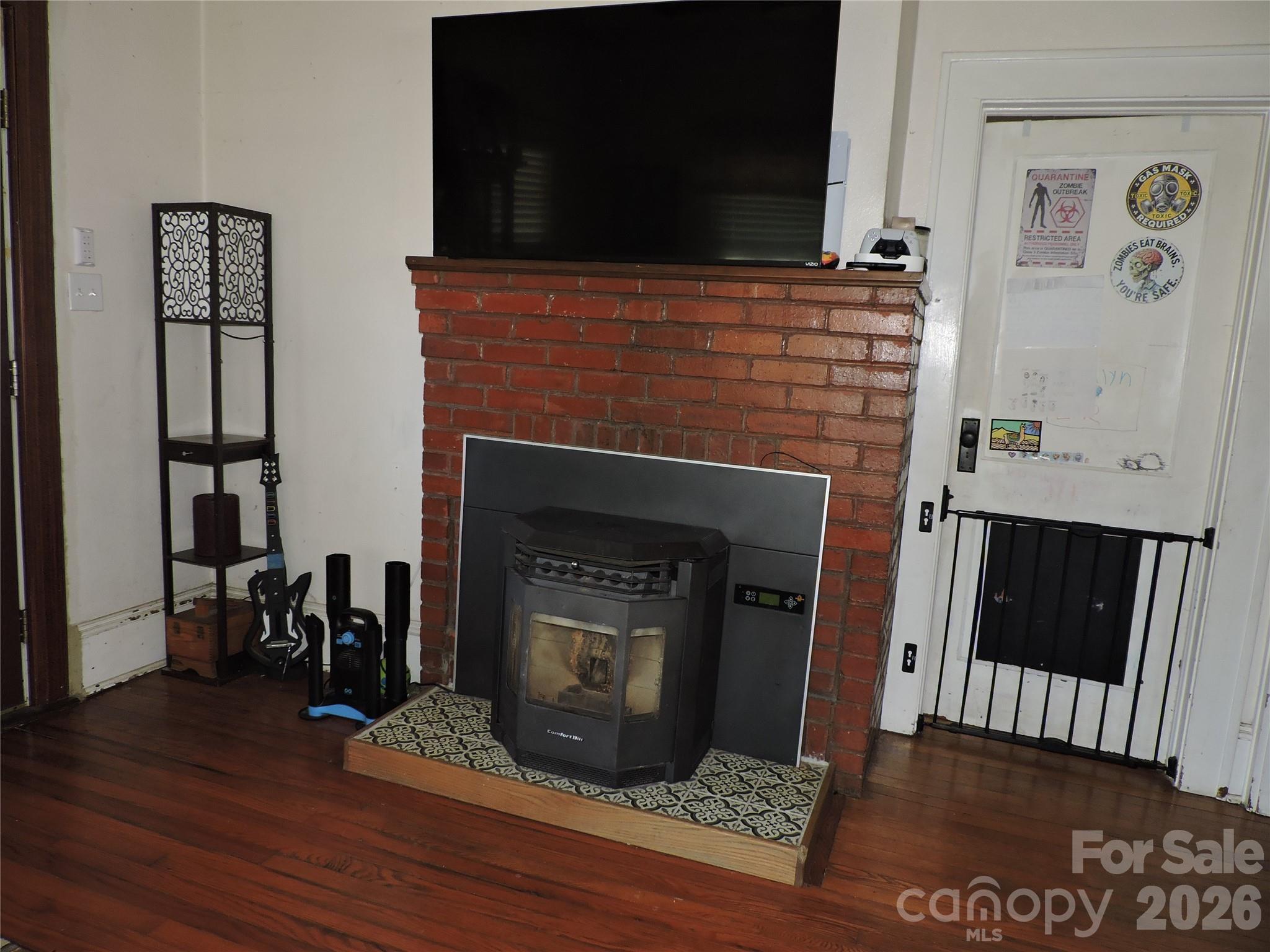 4 Carter Road — Weaverville