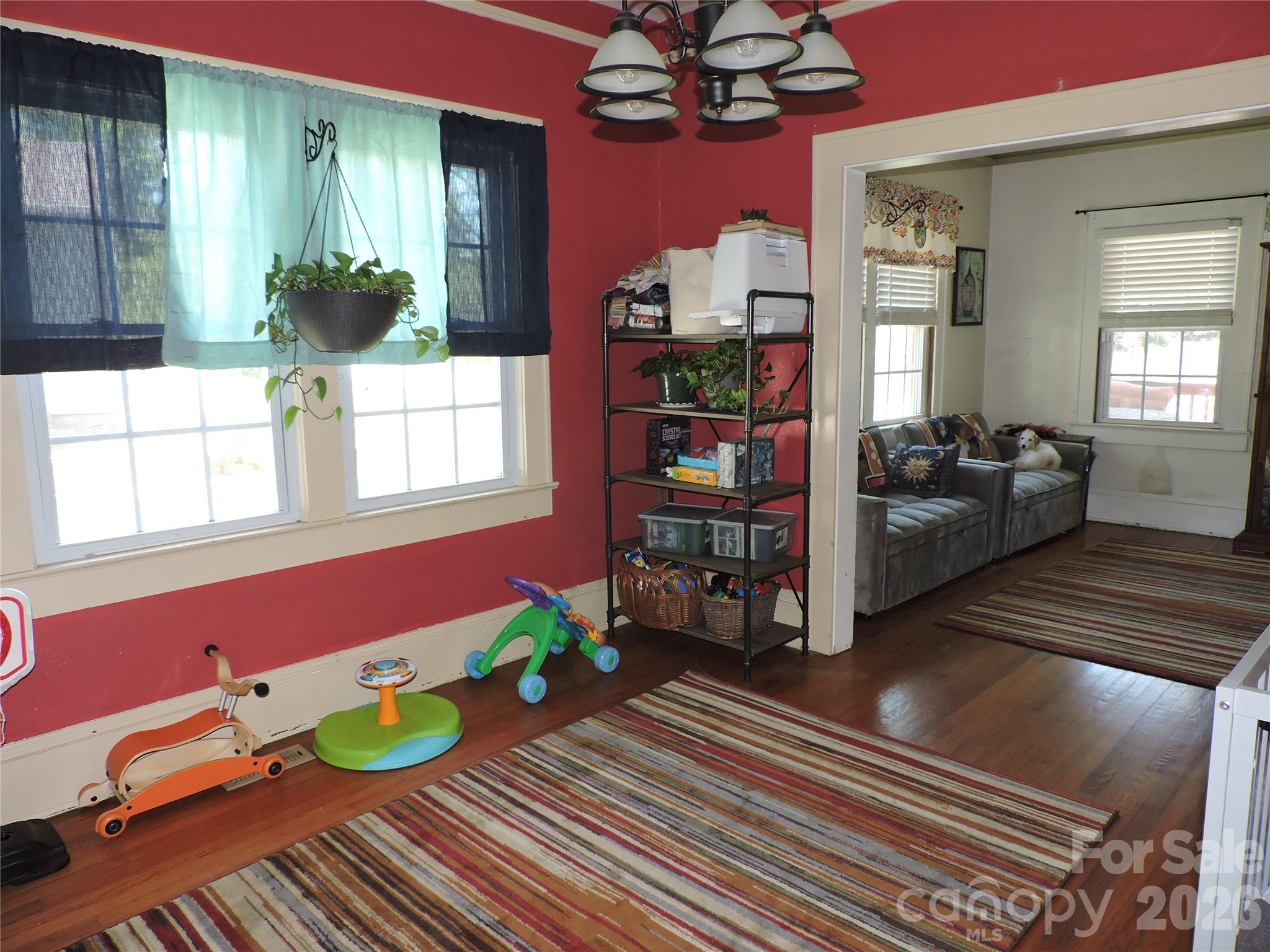 4 Carter Road — Weaverville