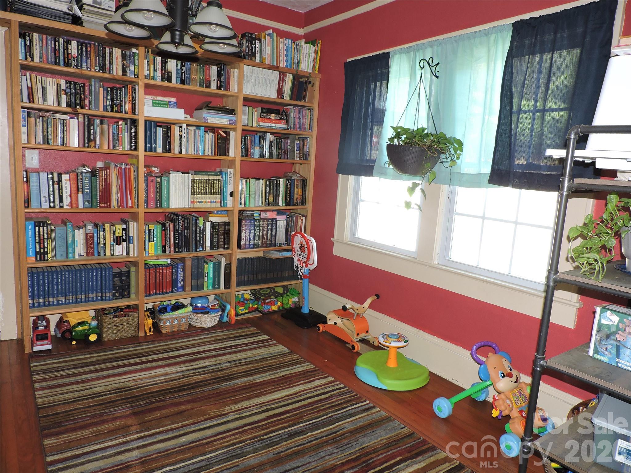 4 Carter Road — Weaverville