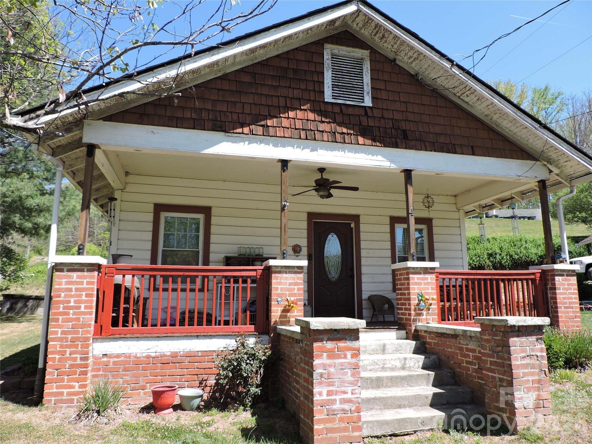 4 Carter Road — Weaverville