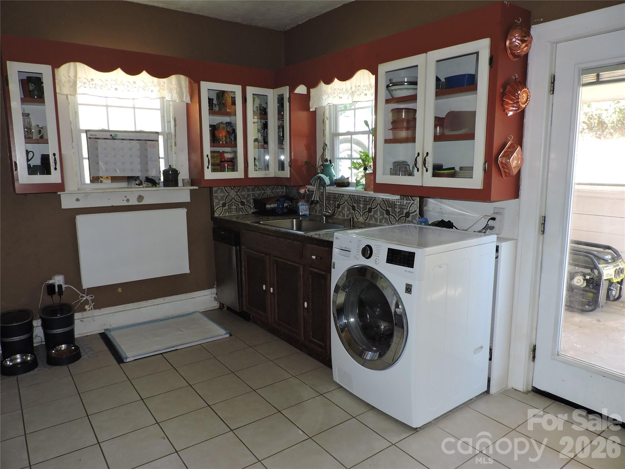 4 Carter Road — Weaverville