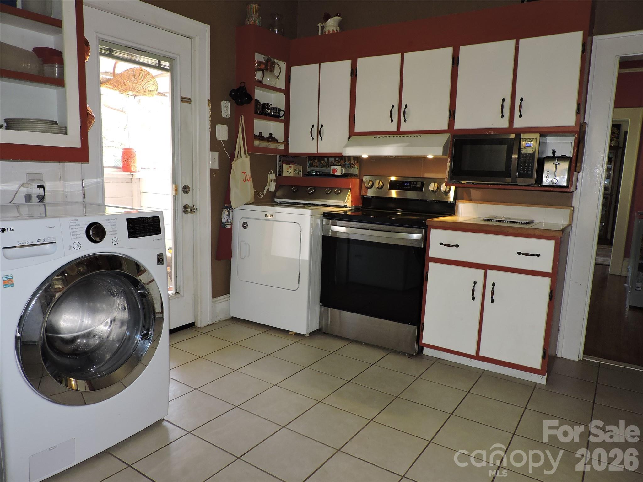 4 Carter Road — Weaverville