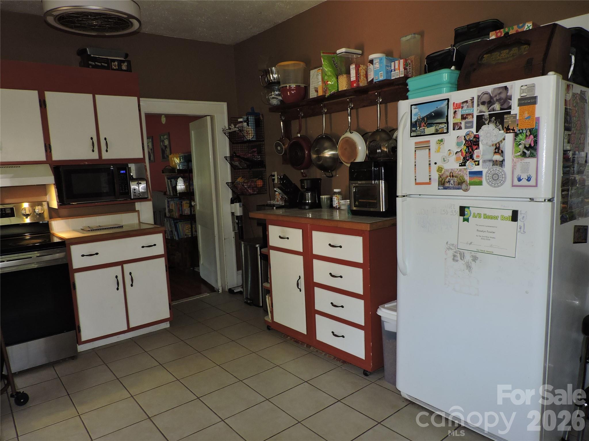 4 Carter Road — Weaverville