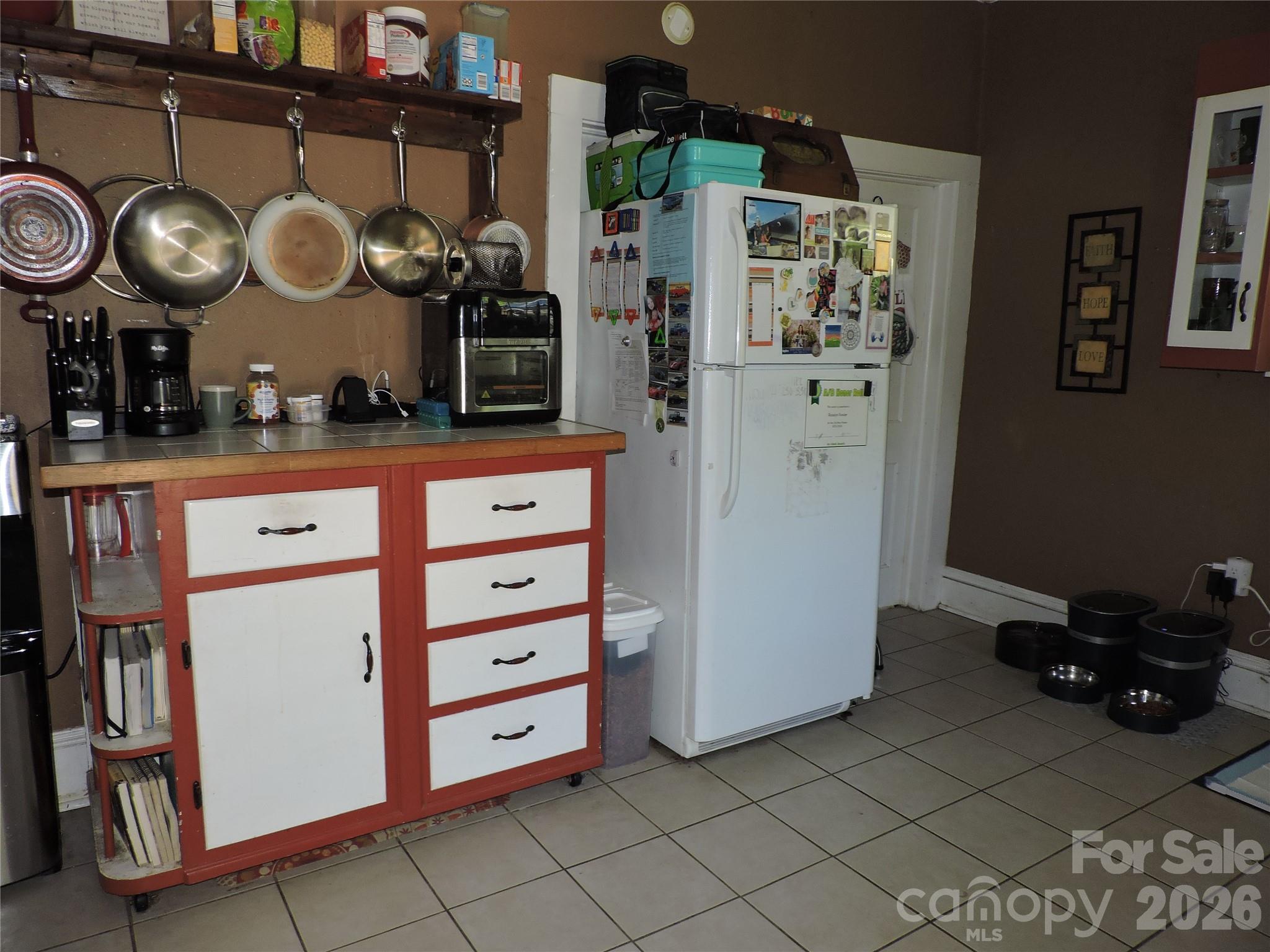 4 Carter Road — Weaverville