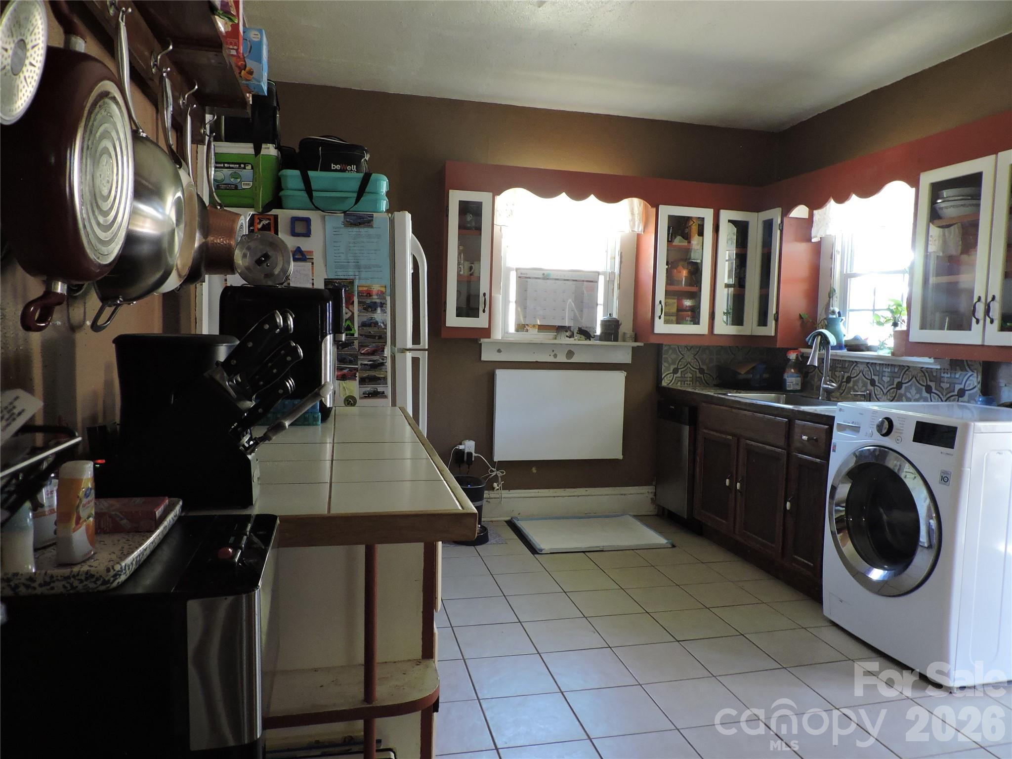 4 Carter Road — Weaverville