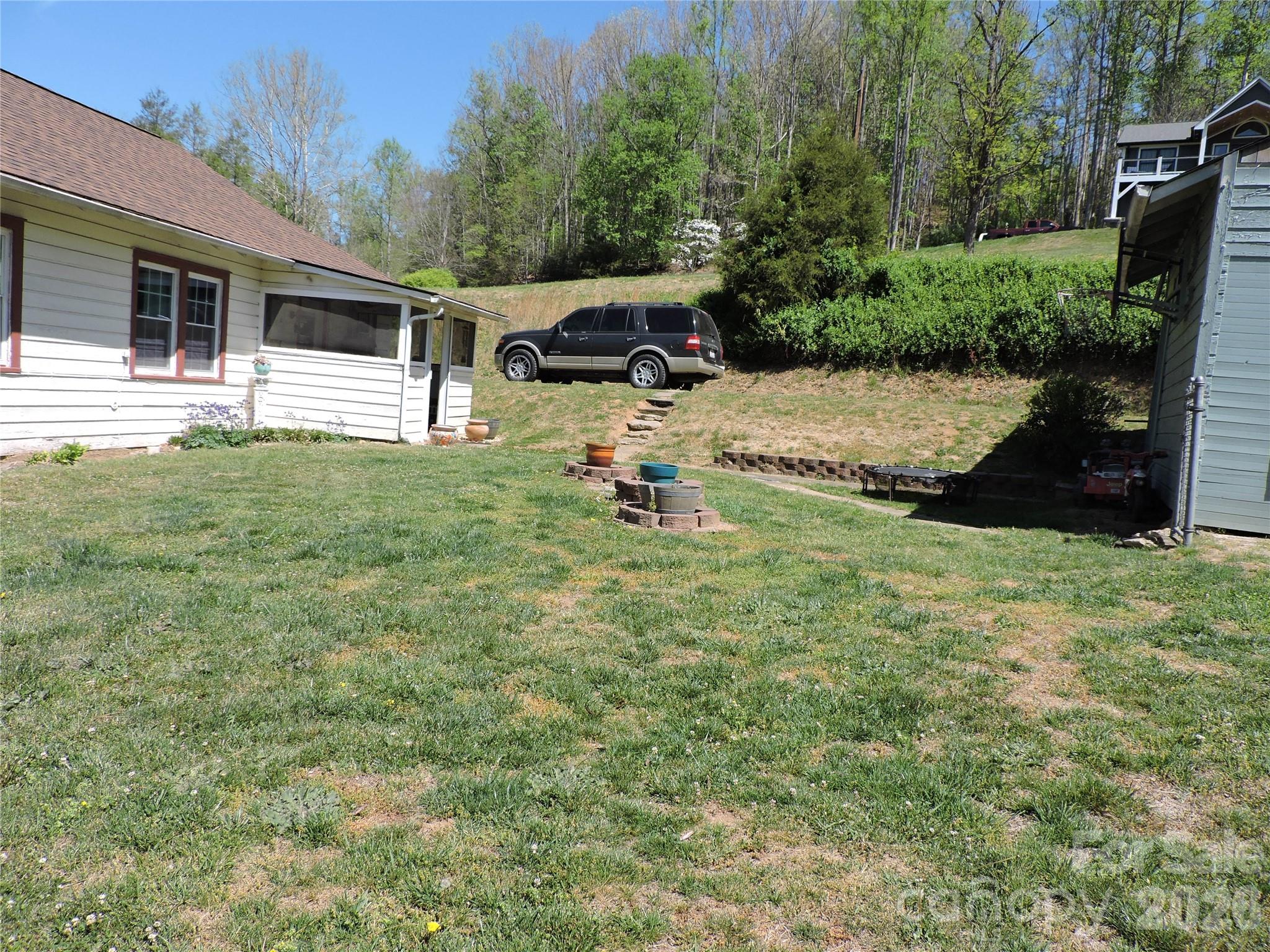 4 Carter Road — Weaverville