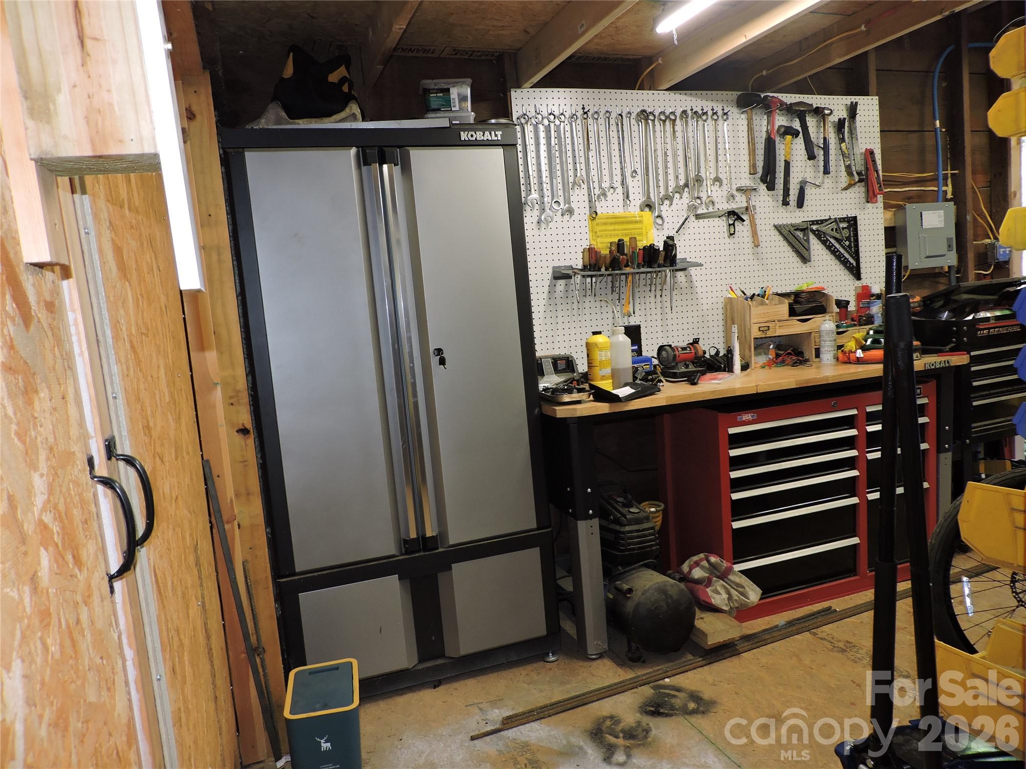 4 Carter Road — Weaverville