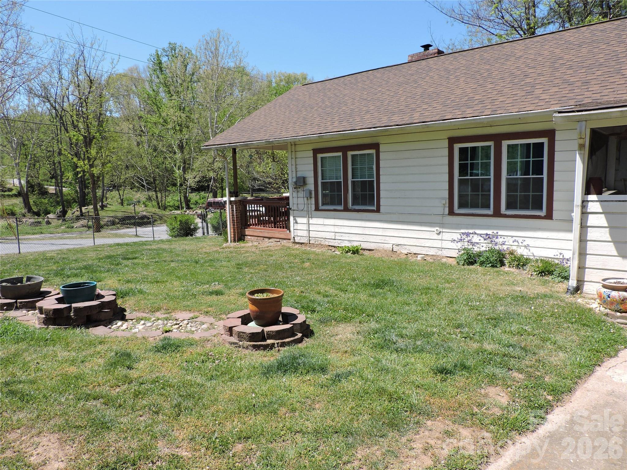 4 Carter Road — Weaverville