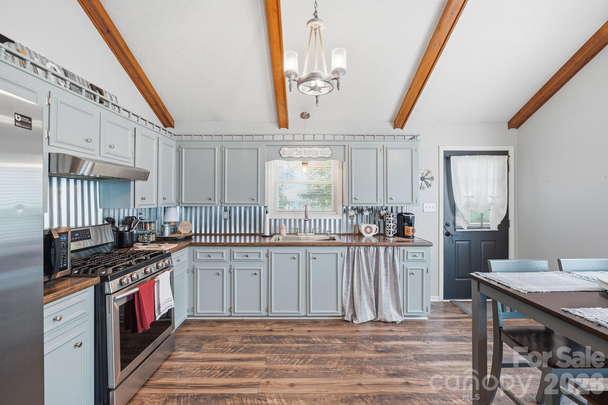 2050 16th Avenue Place SW — Hickory