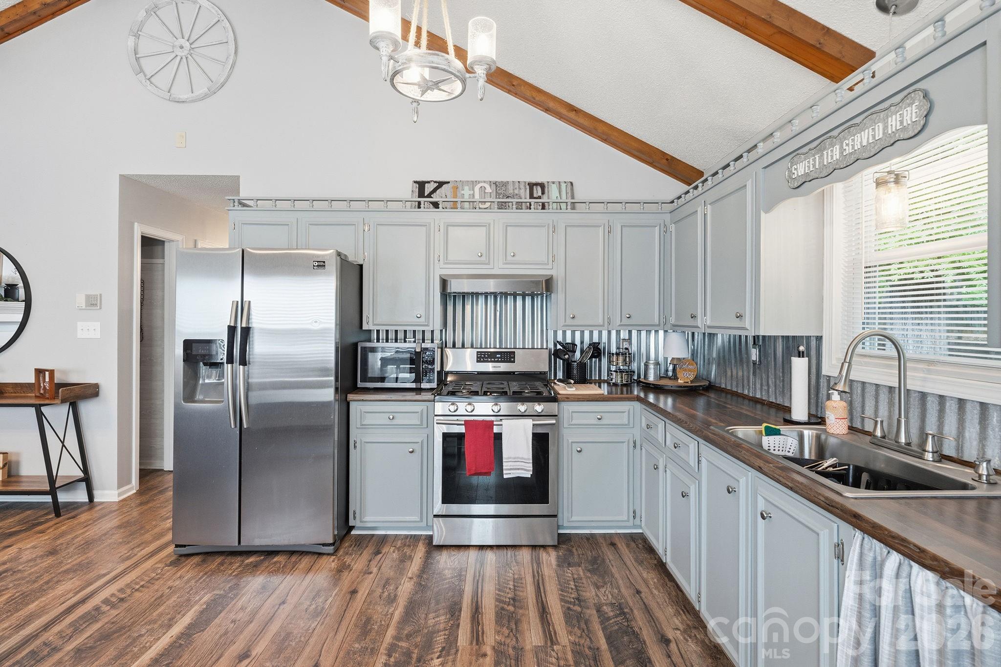 2050 16th Avenue Place SW — Hickory
