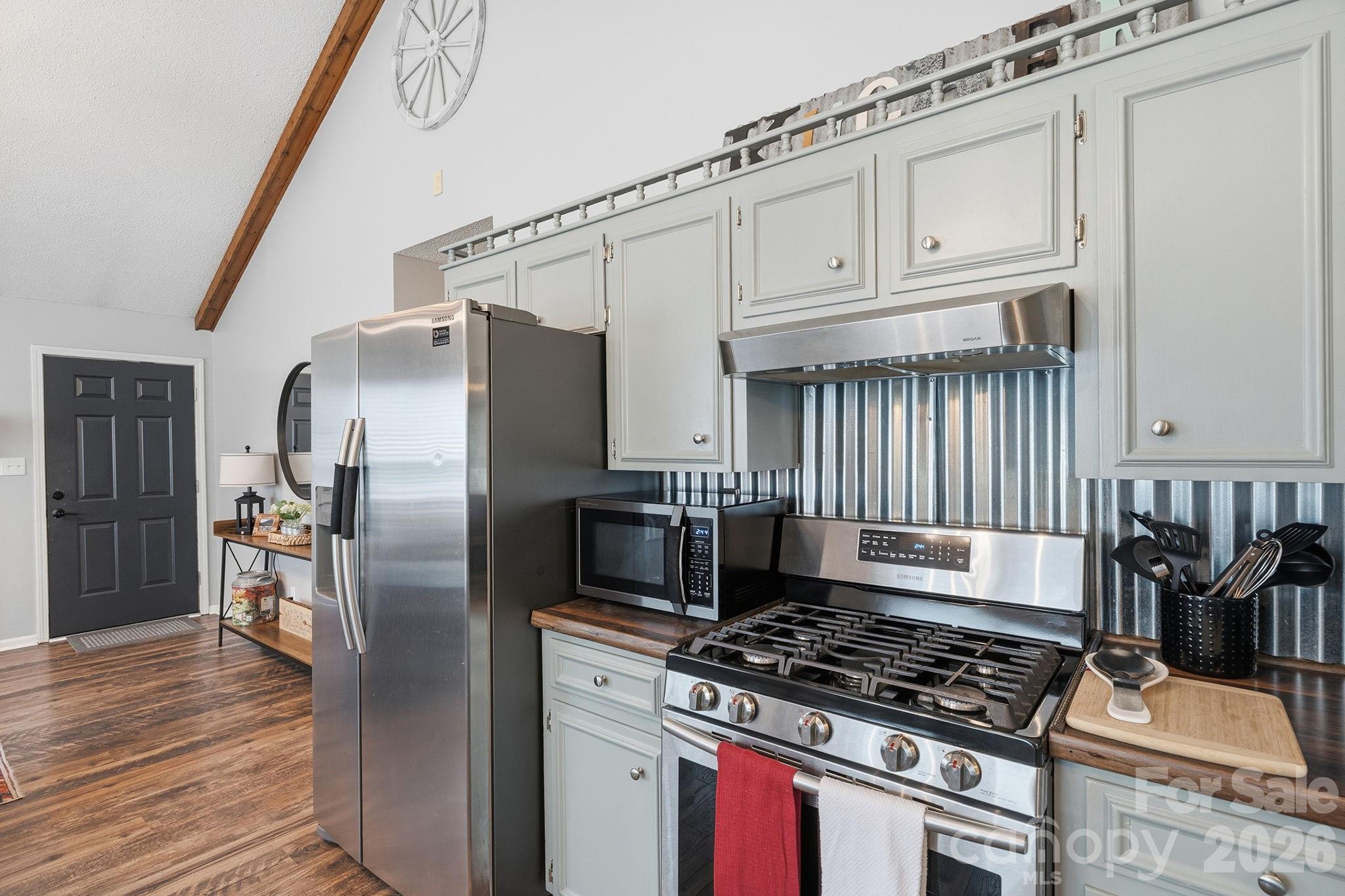 2050 16th Avenue Place SW — Hickory