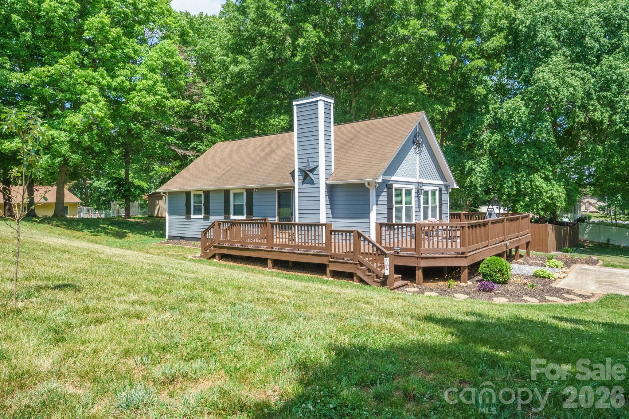 2050 16th Avenue Place SW — Hickory