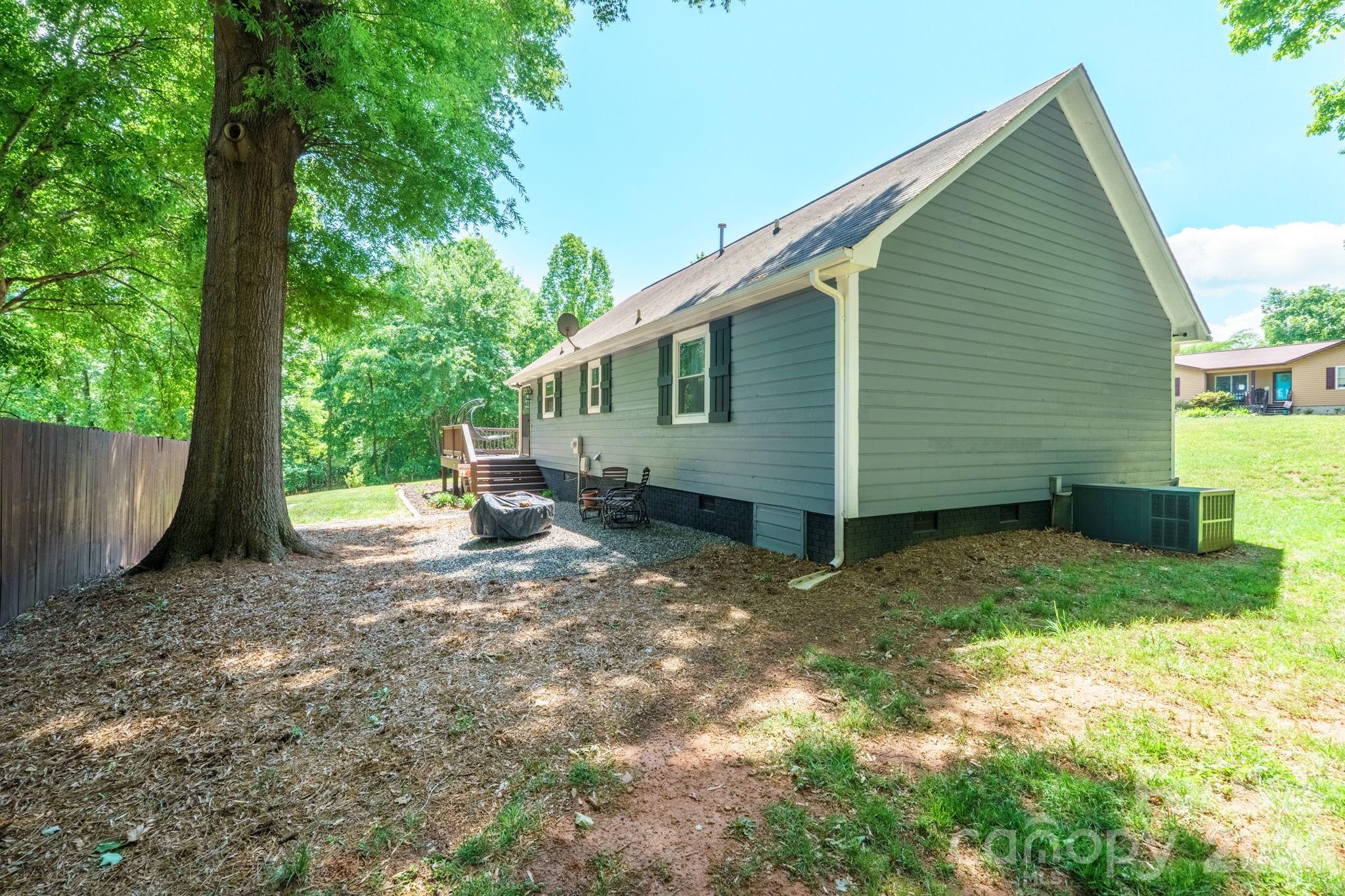 2050 16th Avenue Place SW — Hickory