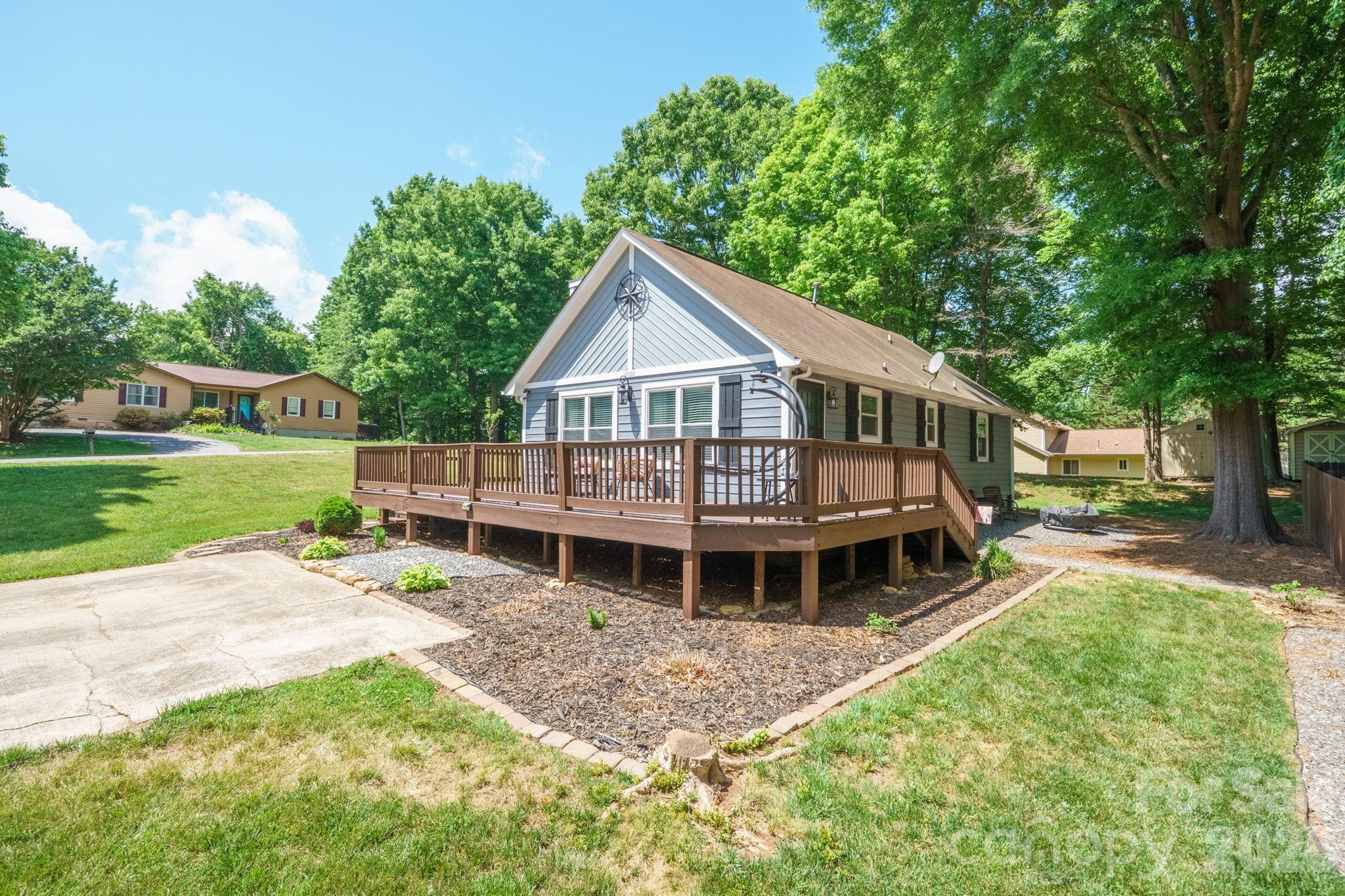 2050 16th Avenue Place SW — Hickory