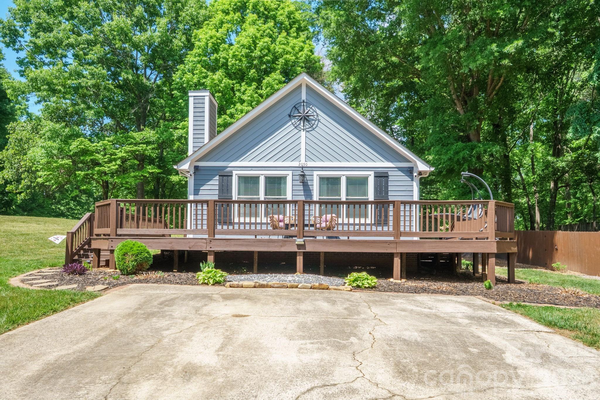 2050 16th Avenue Place SW — Hickory