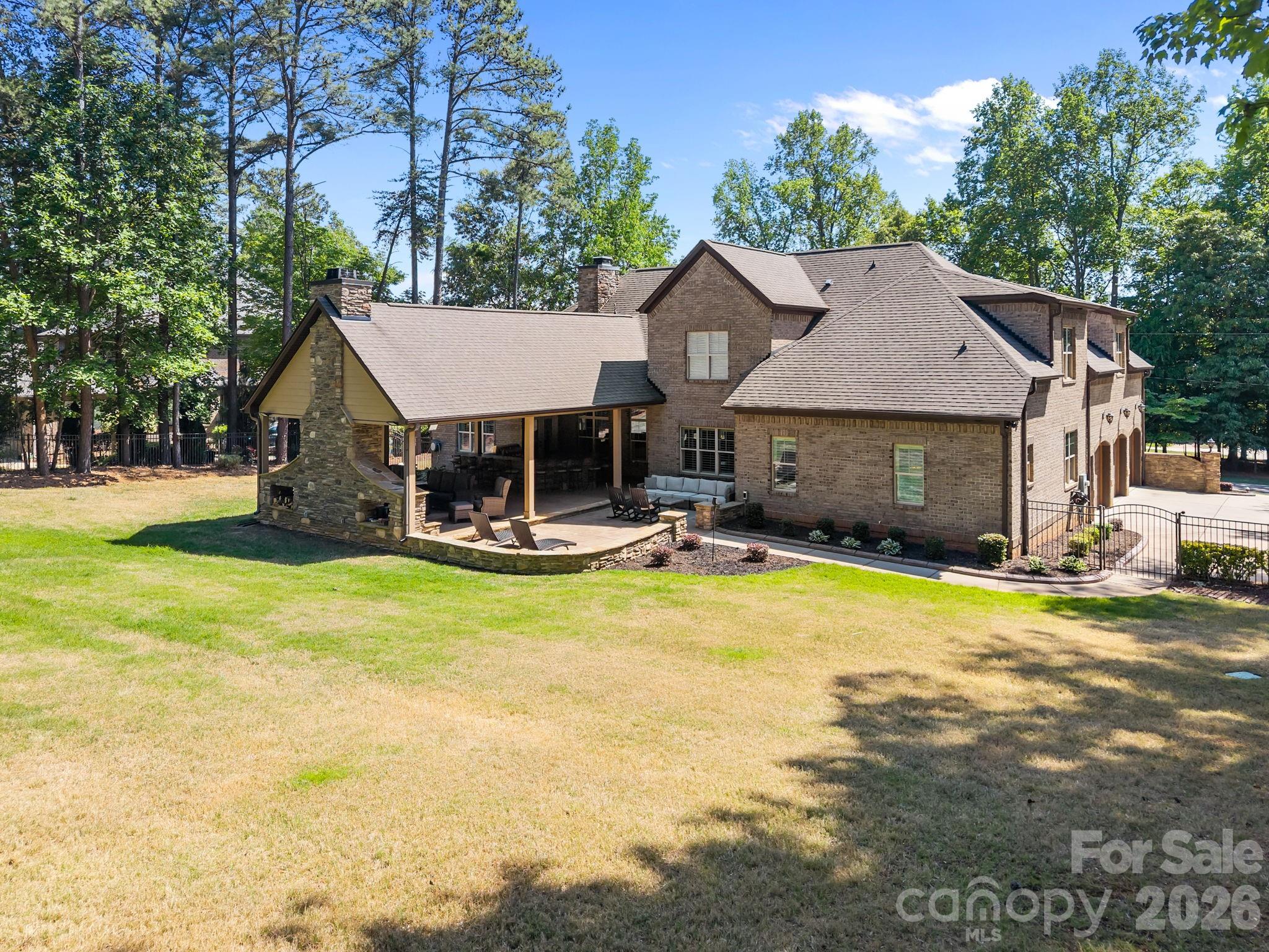 320 Barber Loop — Mooresville