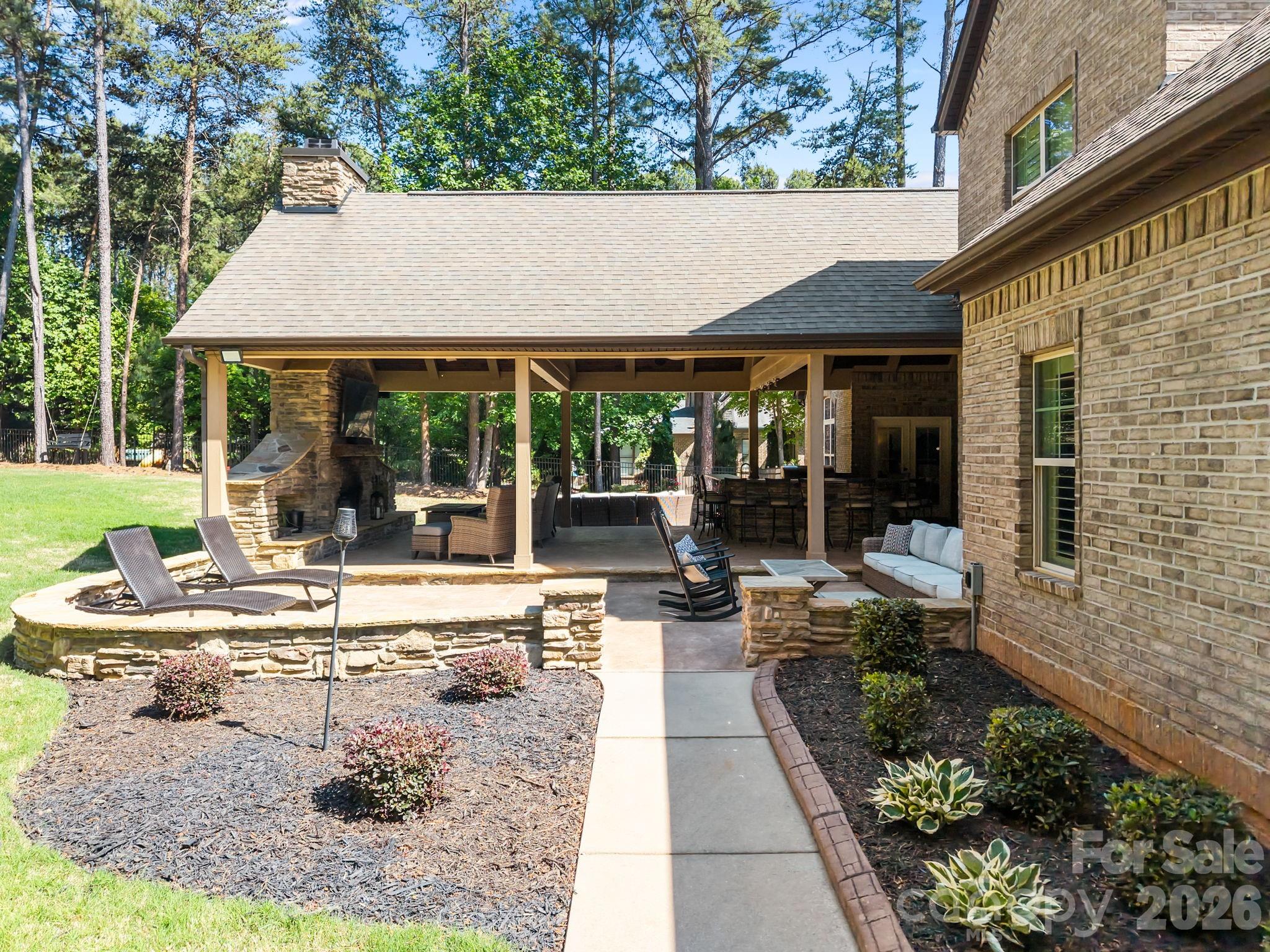 320 Barber Loop — Mooresville