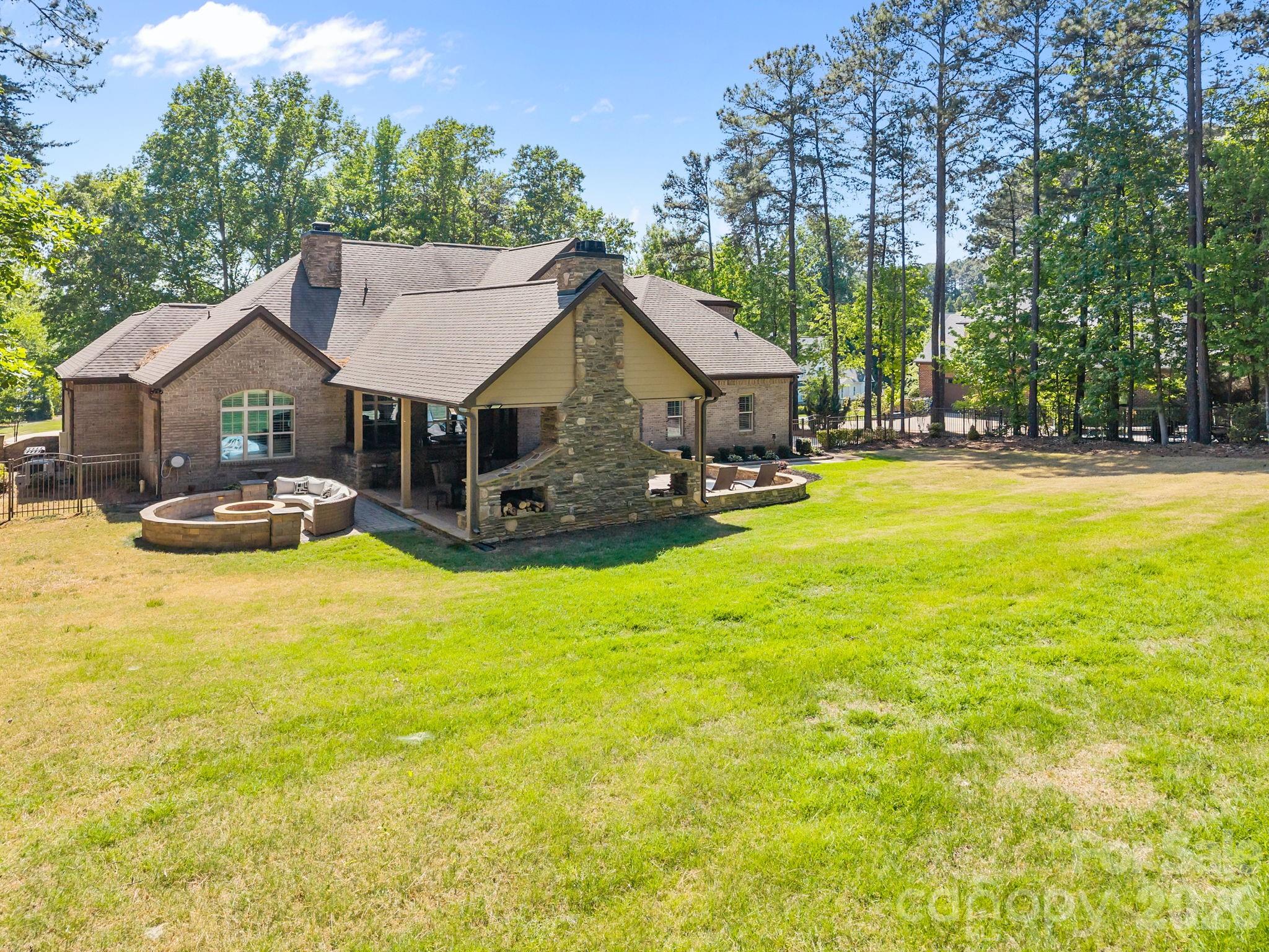 320 Barber Loop — Mooresville