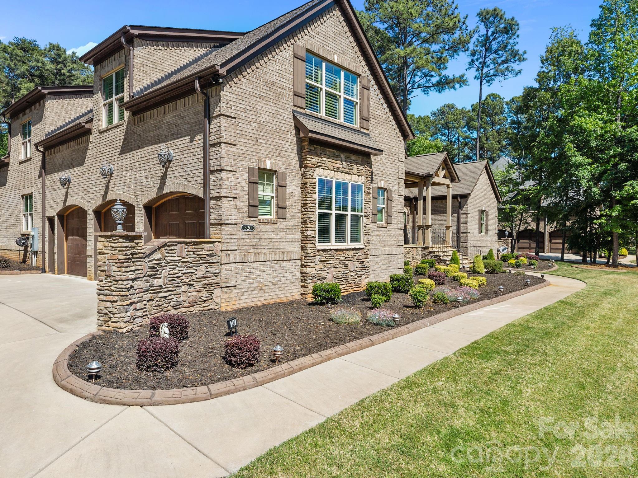 320 Barber Loop — Mooresville